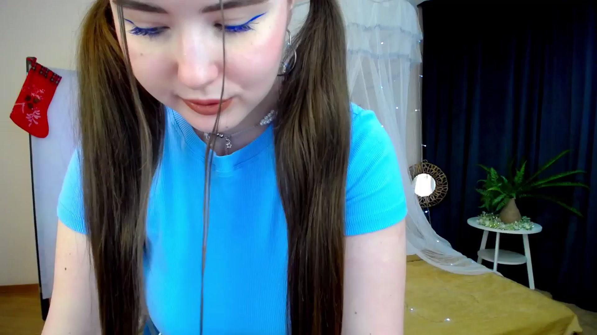 Gallery image thumbnail from AdmireMyEyes's myfreecams stream on, 12/08/2024, 19:34 image 15 of 20