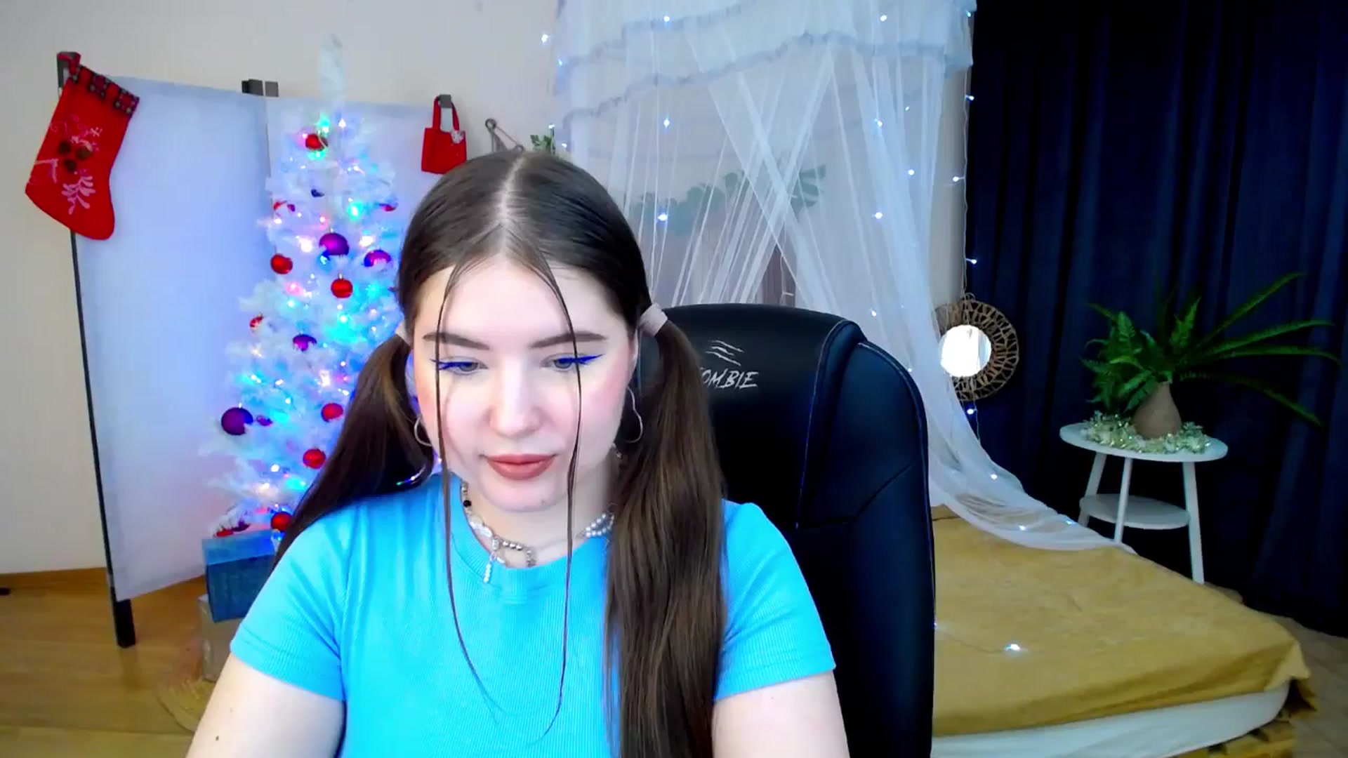 Gallery image thumbnail from AdmireMyEyes's myfreecams stream on, 12/08/2024, 19:34 image 4 of 20