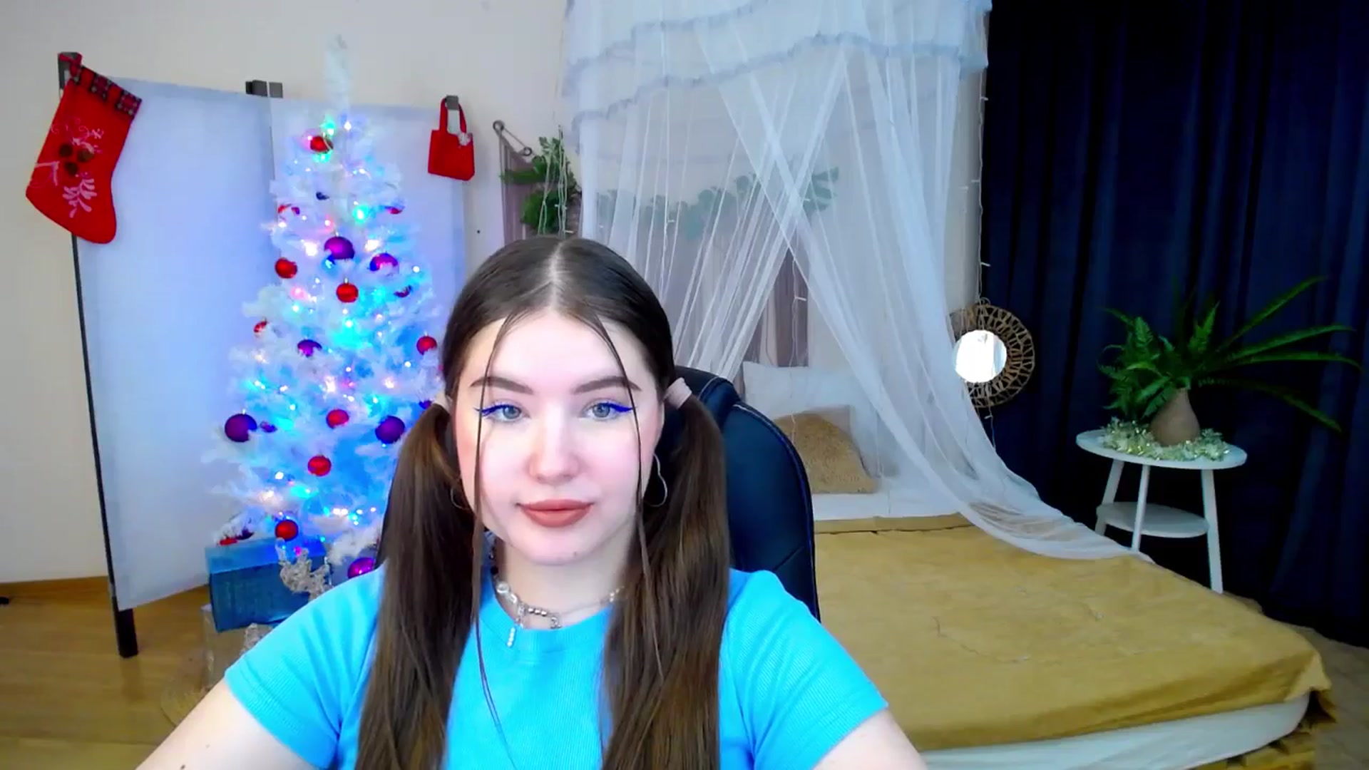 Gallery image thumbnail from AdmireMyEyes's myfreecams stream on, 12/08/2024, 19:34 image 6 of 20