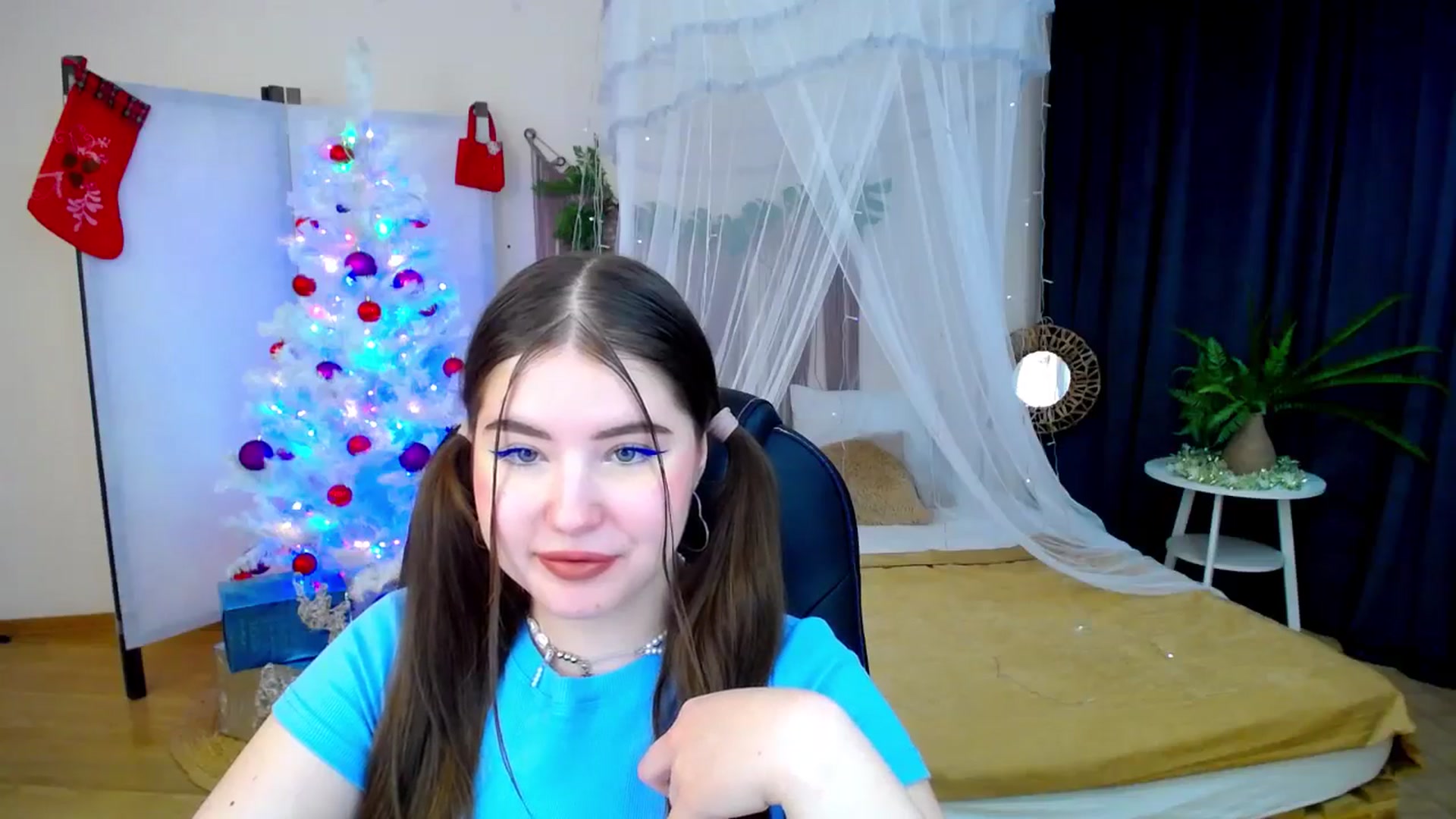Gallery image thumbnail from AdmireMyEyes's myfreecams stream on, 12/08/2024, 19:34 image 9 of 20