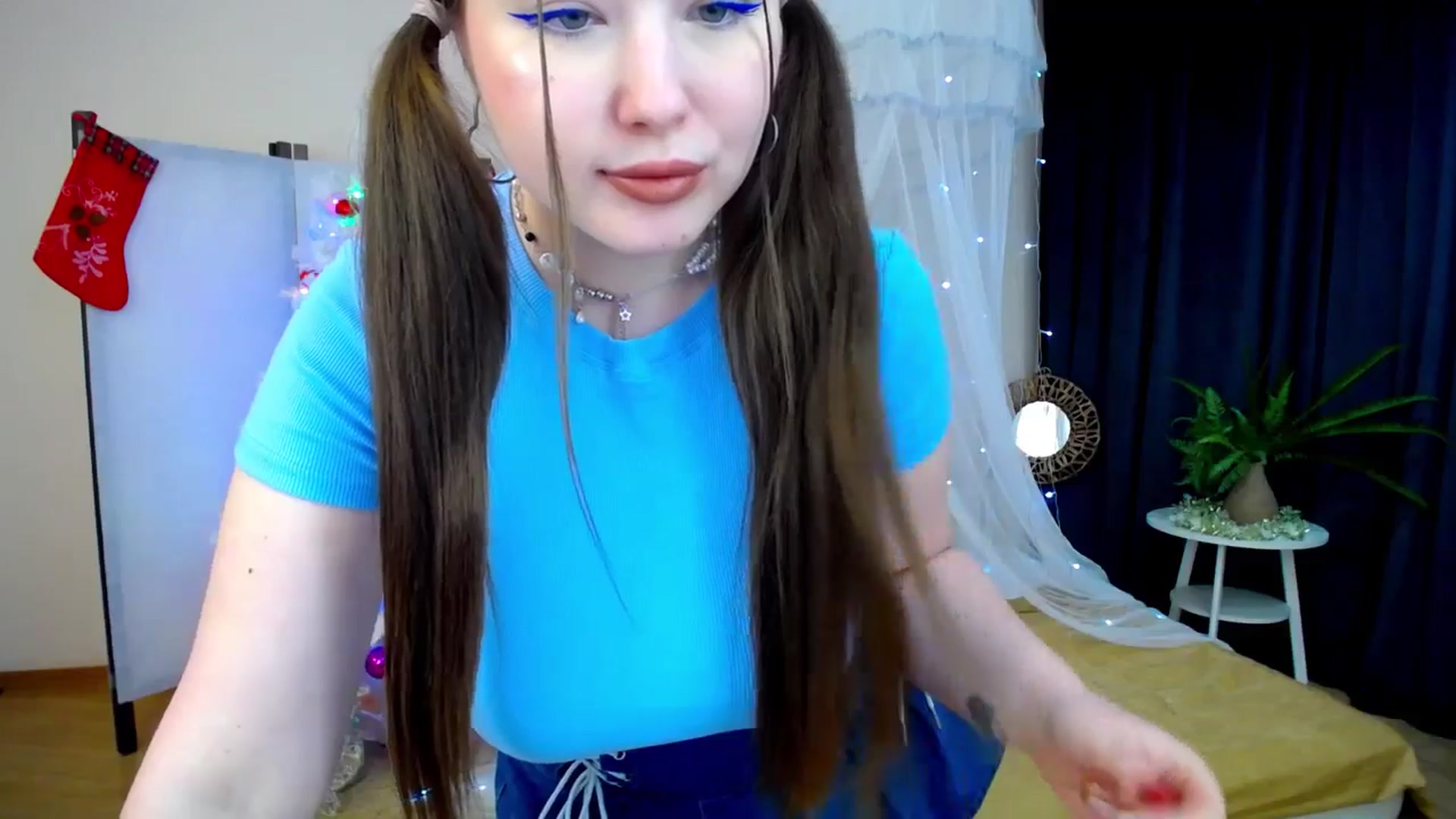Gallery image thumbnail from AdmireMyEyes's myfreecams stream on, 12/08/2024, 19:34 image 11 of 20