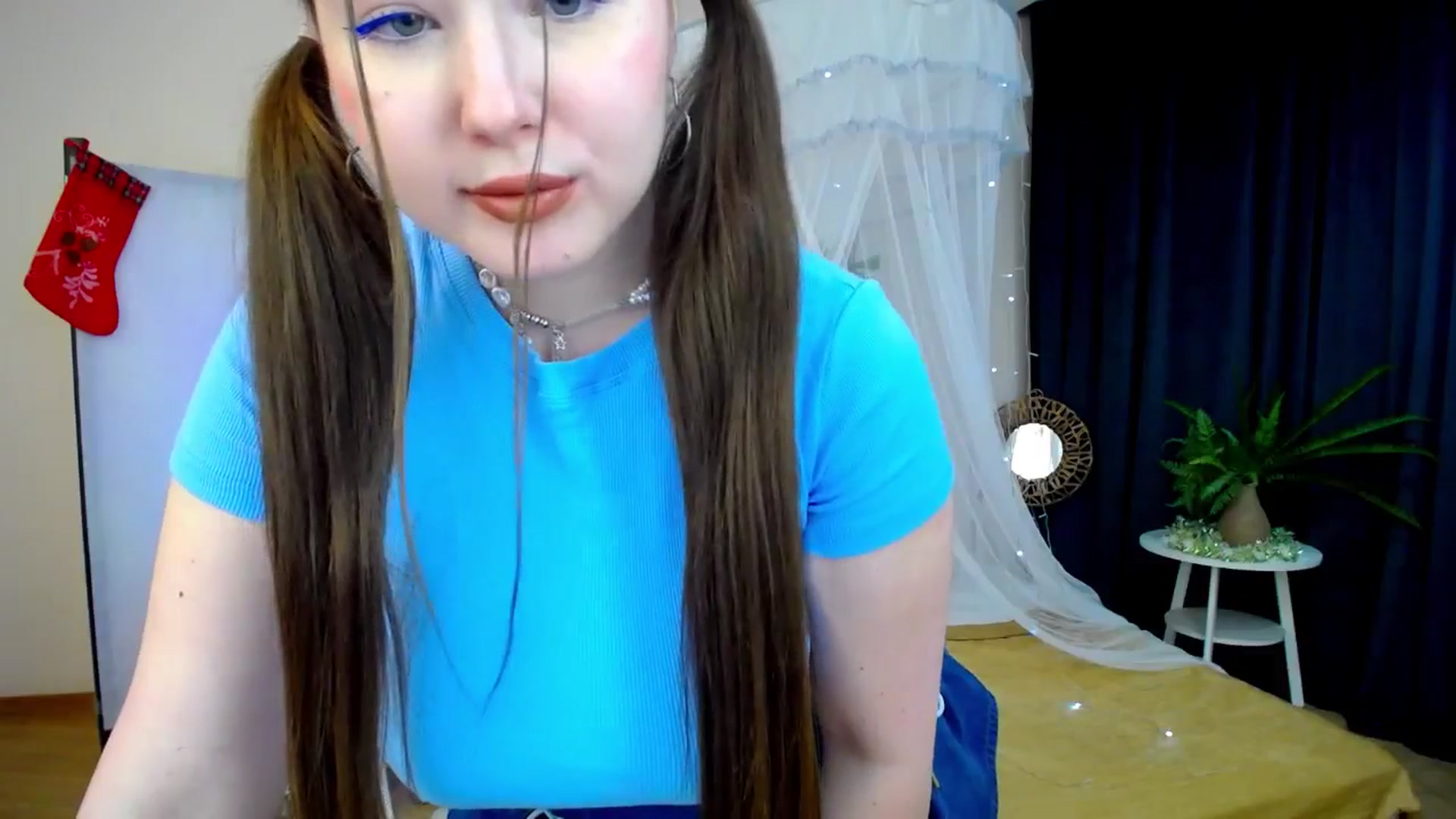 Gallery image thumbnail from AdmireMyEyes's myfreecams stream on, 12/08/2024, 19:34 image 16 of 20