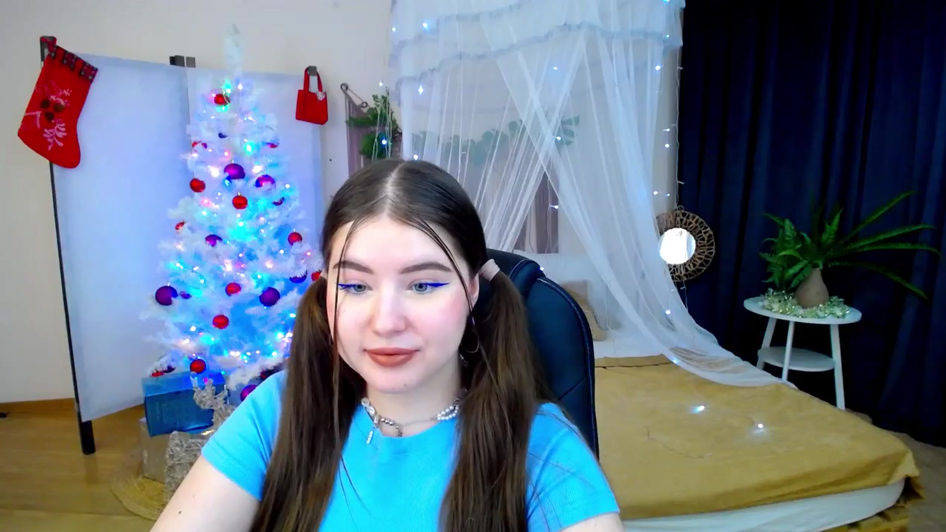 Gallery image thumbnail from AdmireMyEyes's myfreecams stream on, 12/08/2024, 19:34 image 2 of 20