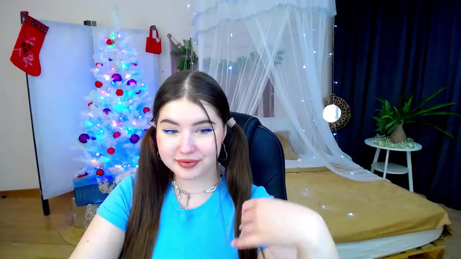 Gallery image thumbnail from AdmireMyEyes's myfreecams stream on, 12/08/2024, 20:36 image 9 of 20
