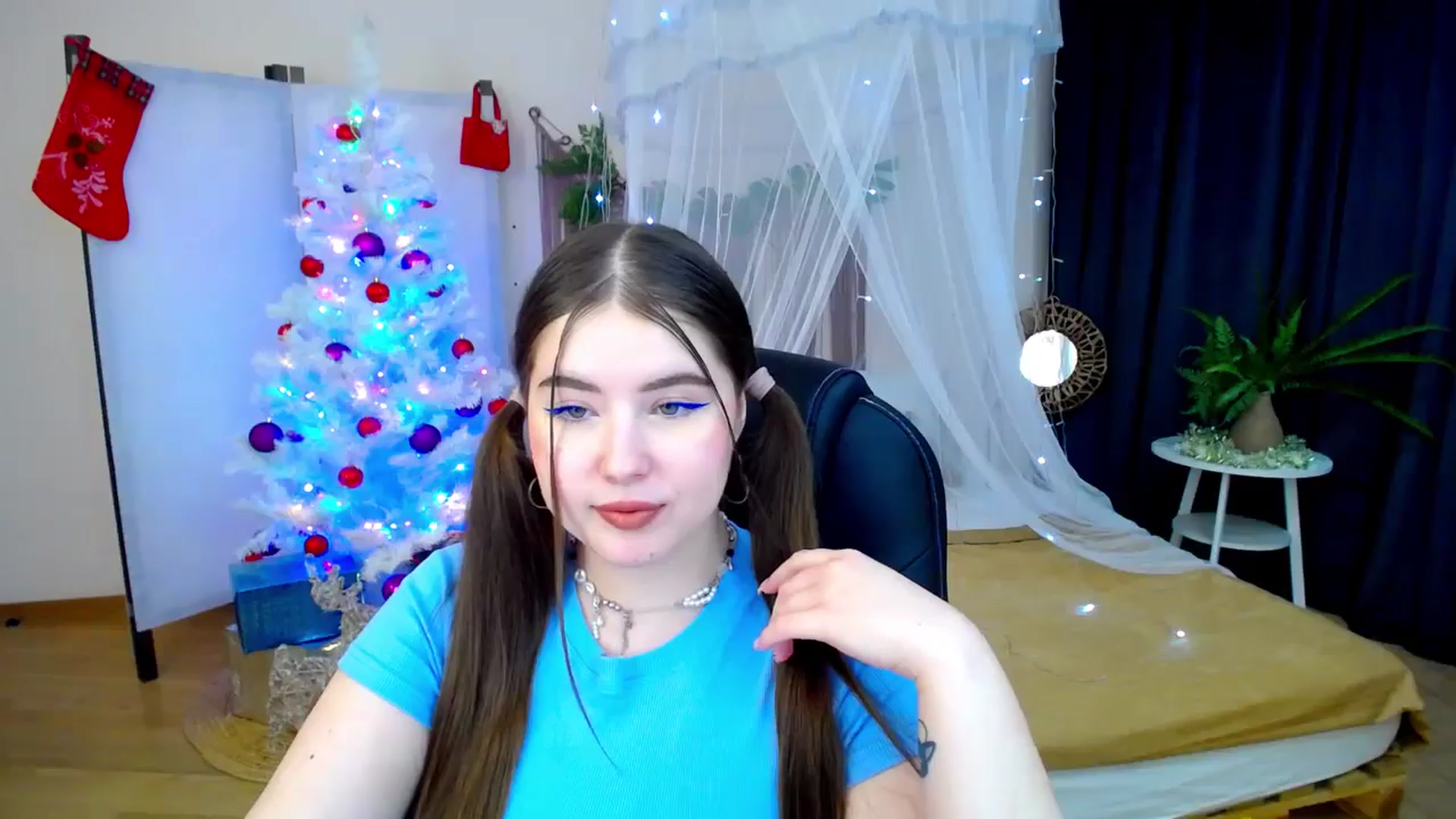 Gallery image thumbnail from AdmireMyEyes's myfreecams stream on, 12/08/2024, 20:36 image 7 of 20