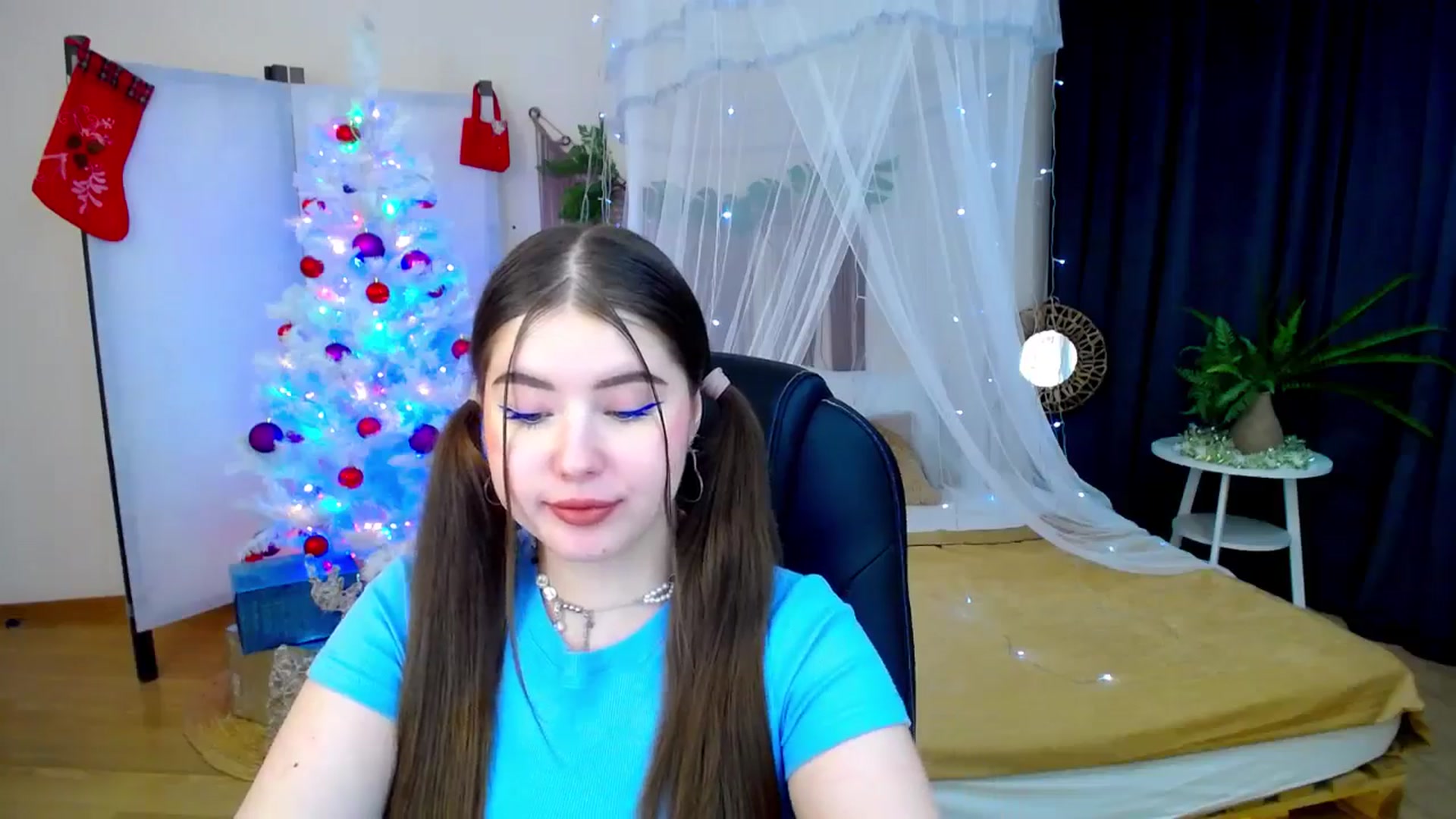 Gallery image thumbnail from AdmireMyEyes's myfreecams stream on, 12/08/2024, 20:36 image 20 of 20