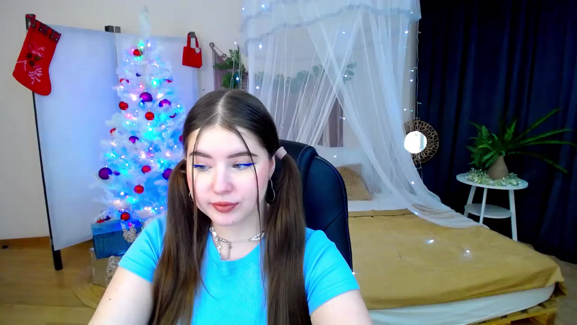 Gallery image thumbnail from AdmireMyEyes's myfreecams stream on, 12/08/2024, 20:36 image 1 of 20