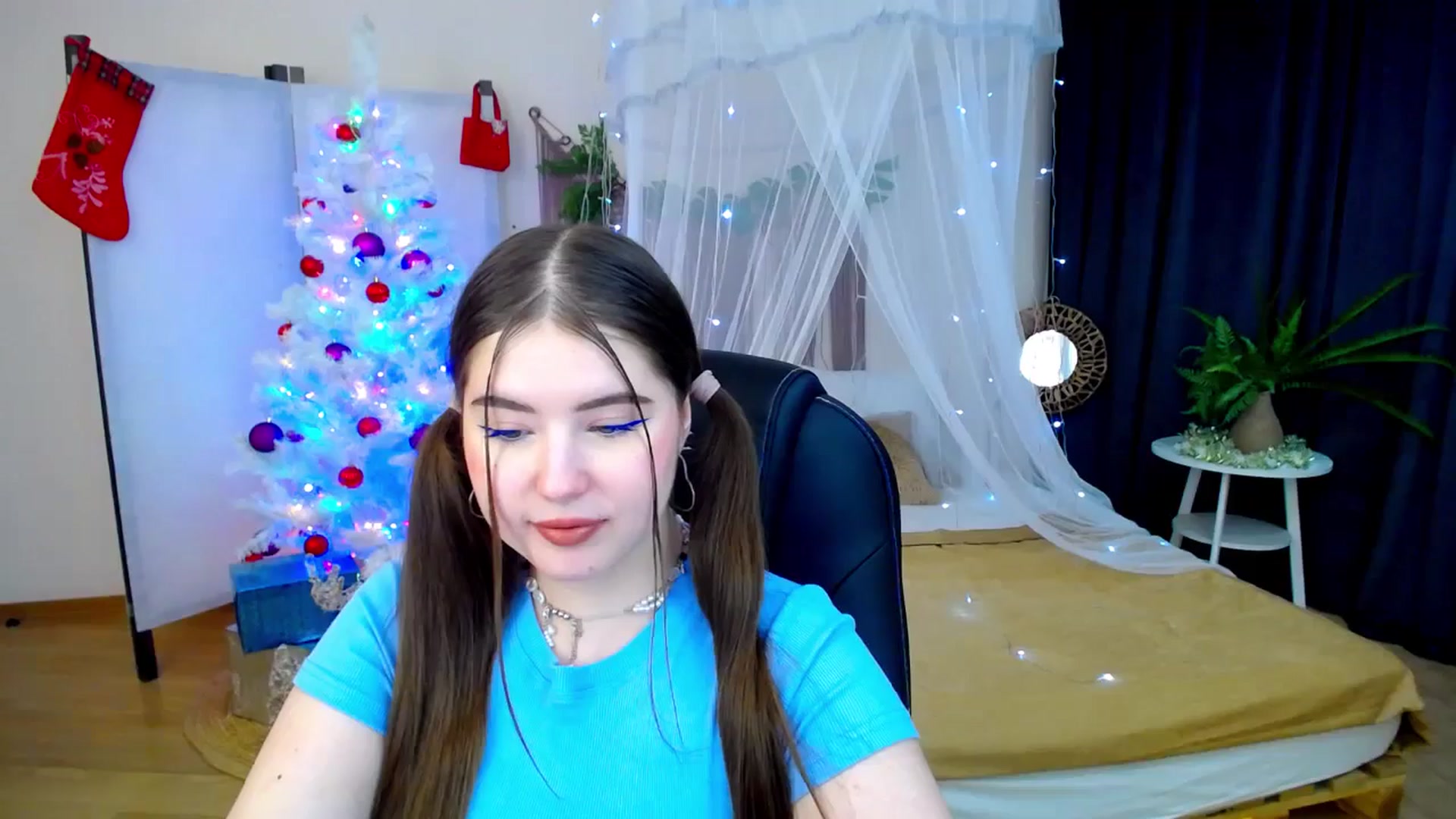 Gallery image thumbnail from AdmireMyEyes's myfreecams stream on, 12/08/2024, 20:36 image 8 of 20