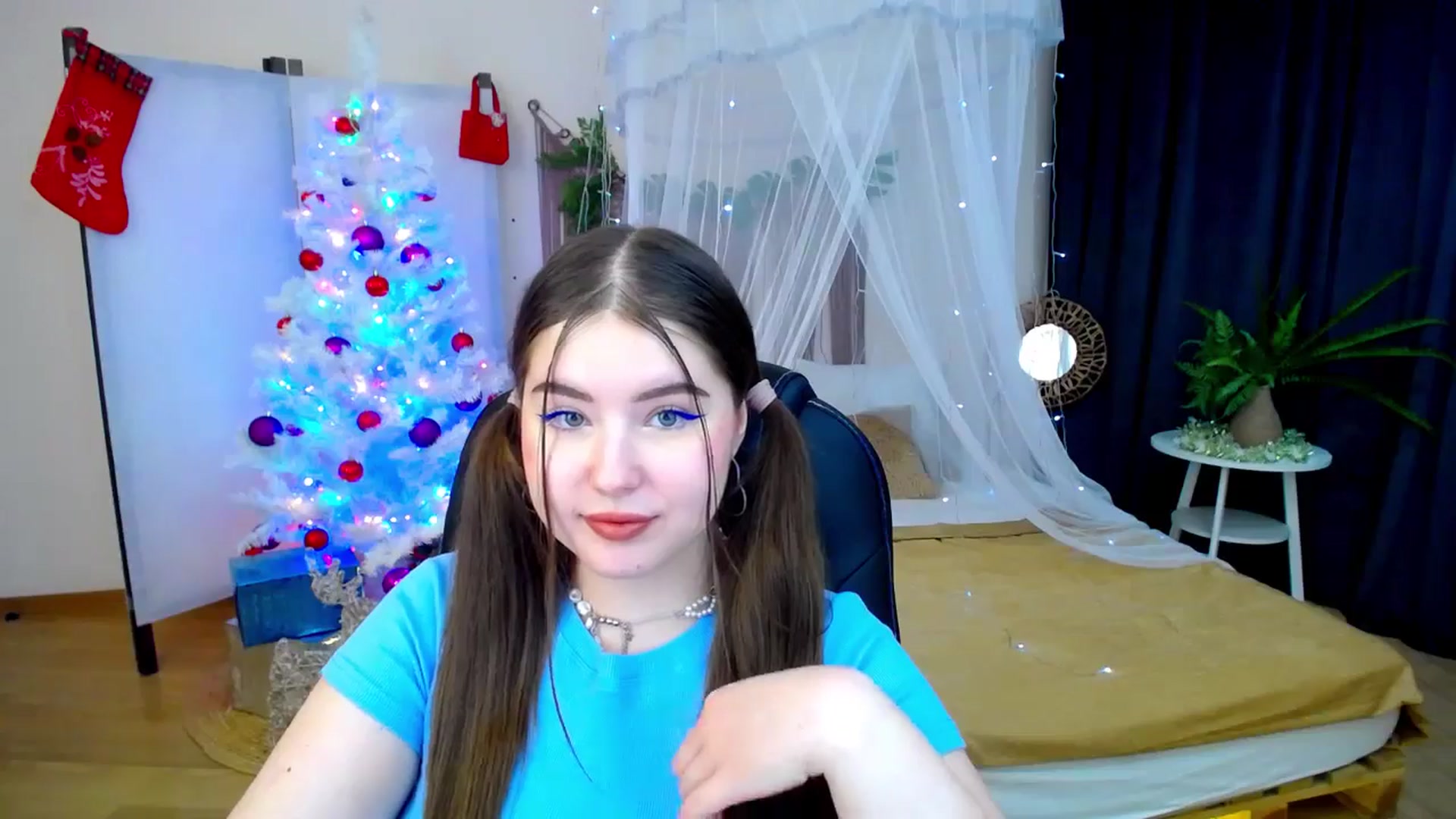 Gallery image thumbnail from AdmireMyEyes's myfreecams stream on, 12/08/2024, 21:47 image 10 of 20