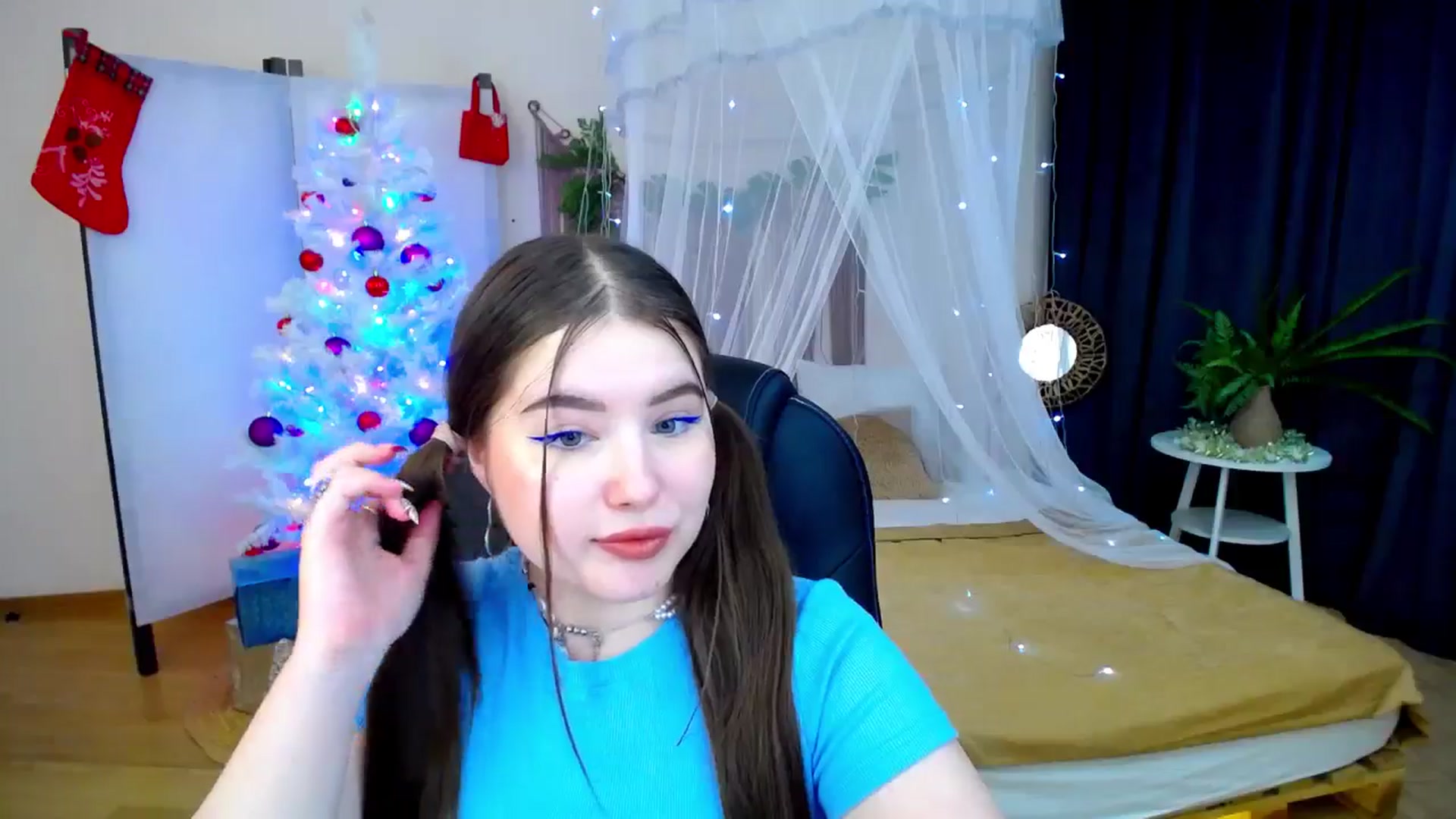 Gallery image thumbnail from AdmireMyEyes's myfreecams stream on, 12/08/2024, 21:47 image 7 of 20