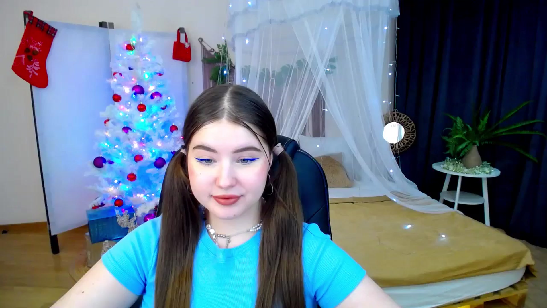 Gallery image thumbnail from AdmireMyEyes's myfreecams stream on, 12/08/2024, 21:47 image 8 of 20