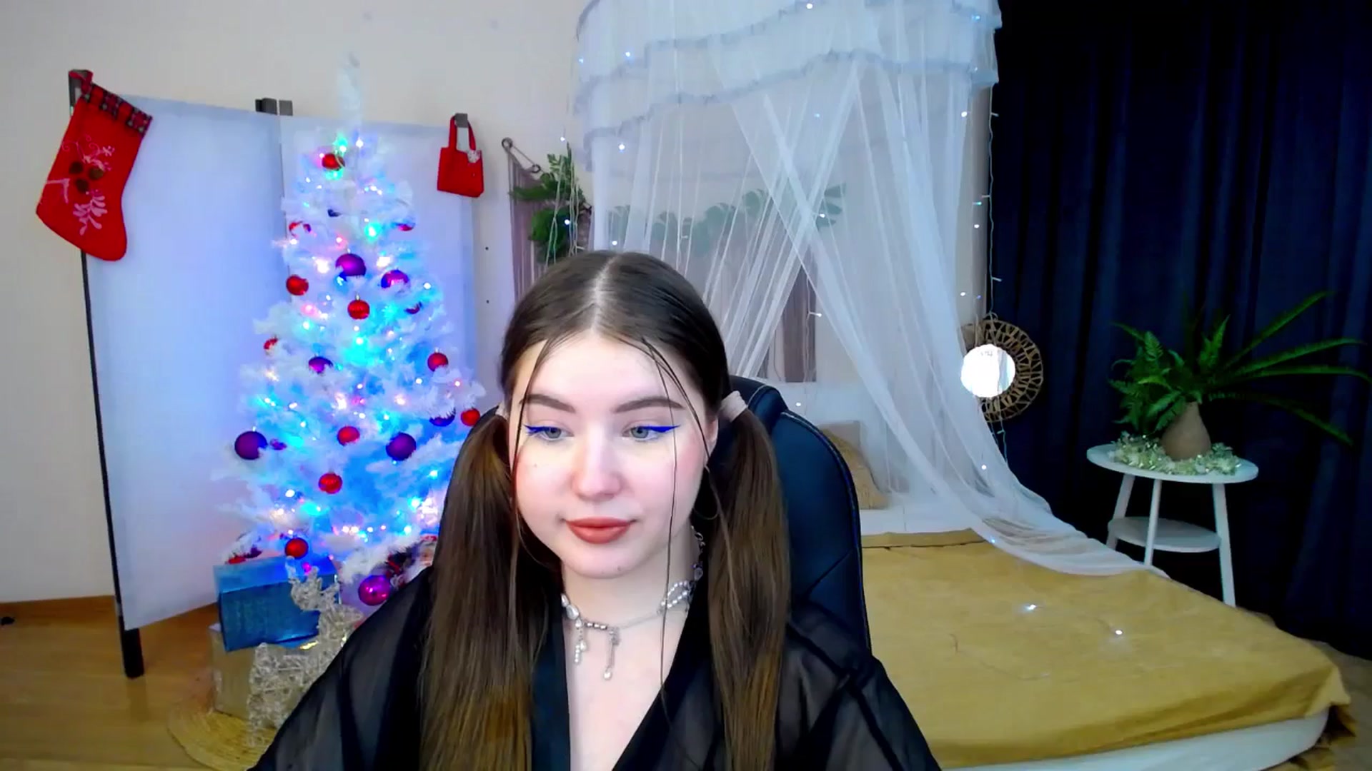 Gallery image thumbnail from AdmireMyEyes's myfreecams stream on, 12/08/2024, 21:47 image 16 of 20