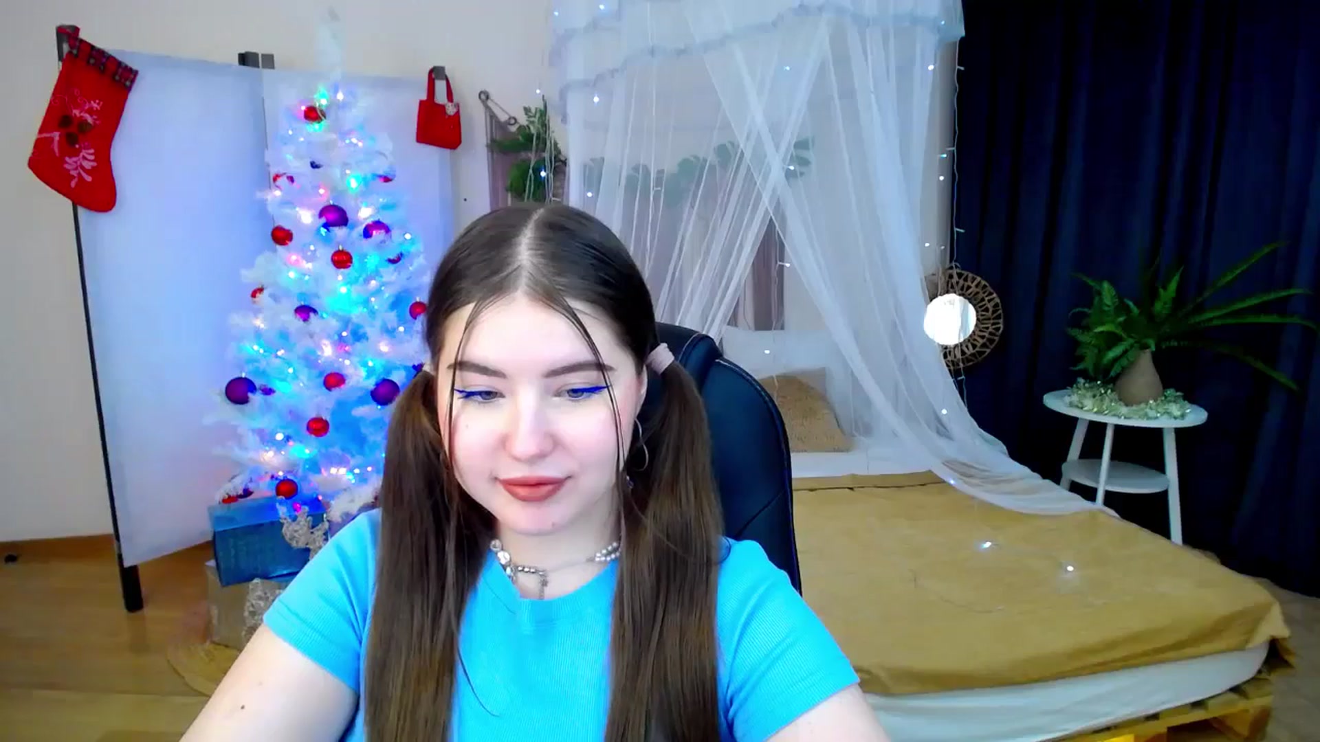 Gallery image thumbnail from AdmireMyEyes's myfreecams stream on, 12/08/2024, 21:47 image 9 of 20