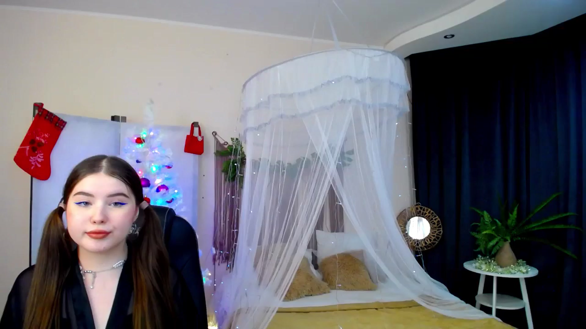 Gallery image thumbnail from AdmireMyEyes's myfreecams stream on, 12/08/2024, 21:47 image 20 of 20