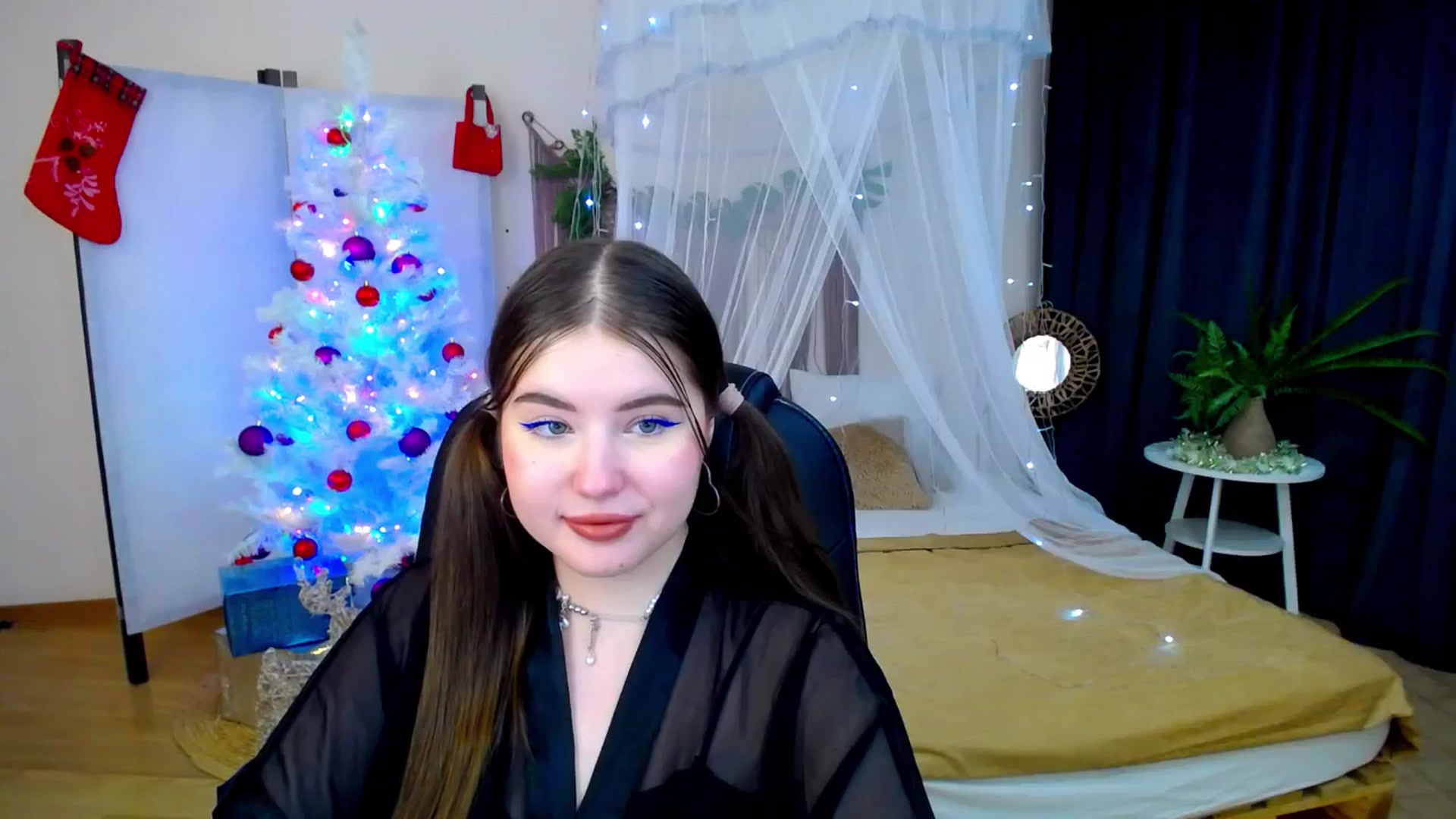 Gallery image thumbnail from AdmireMyEyes's myfreecams stream on, 12/08/2024, 22:46 image 18 of 20