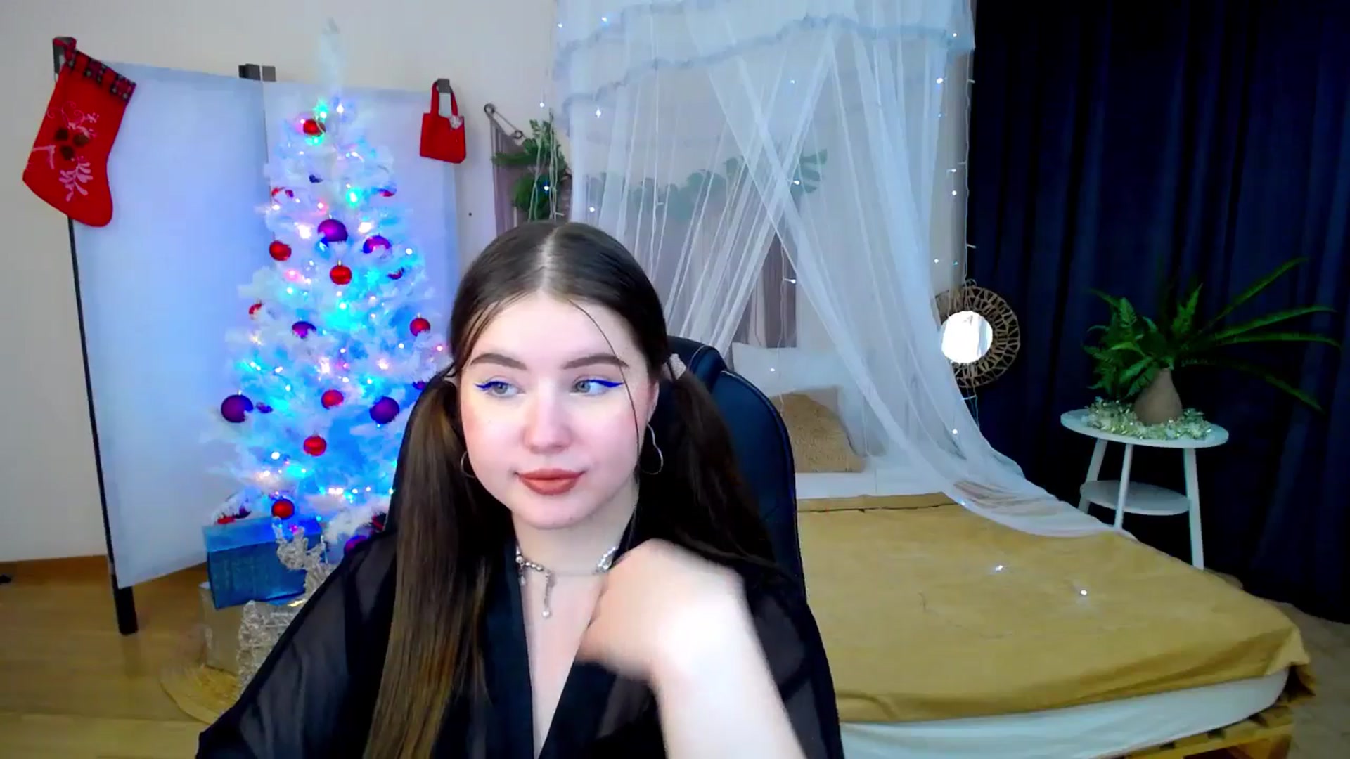 Gallery image thumbnail from AdmireMyEyes's myfreecams stream on, 12/08/2024, 22:46 image 19 of 20