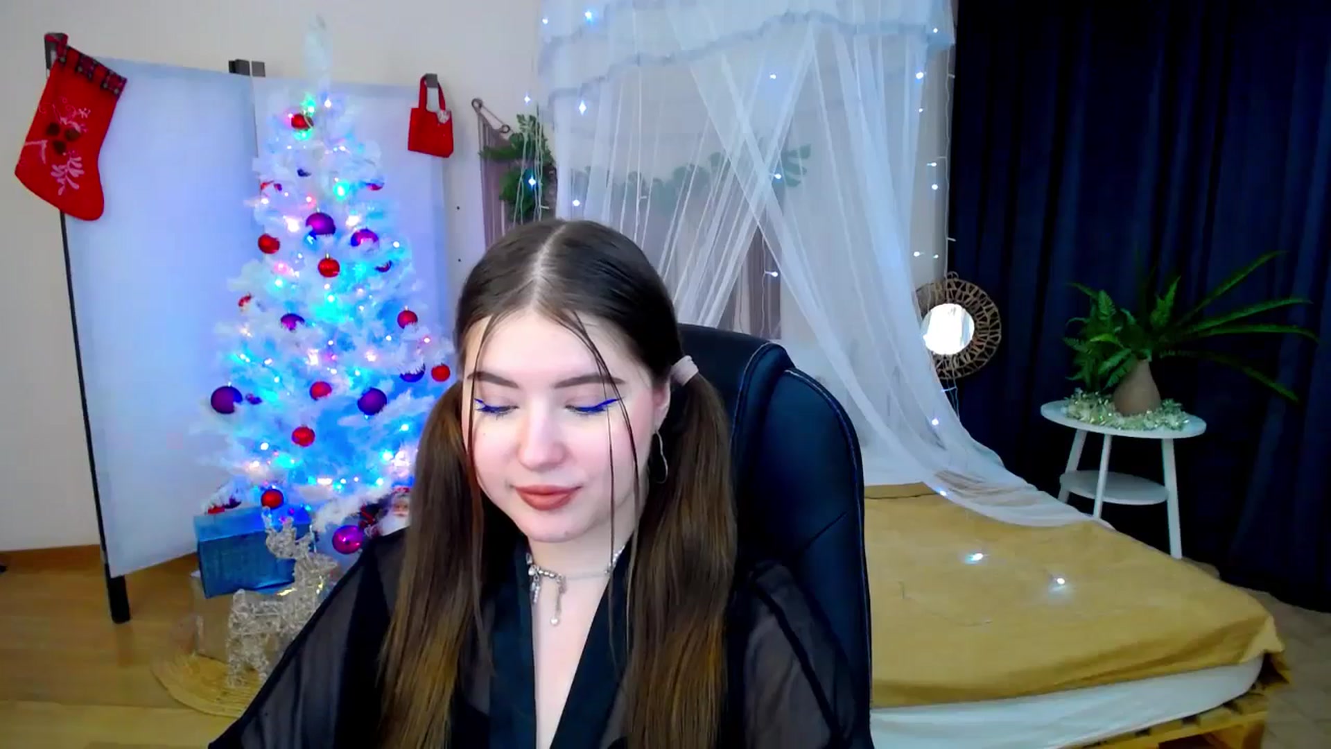 Gallery image thumbnail from AdmireMyEyes's myfreecams stream on, 12/08/2024, 22:46 image 6 of 20