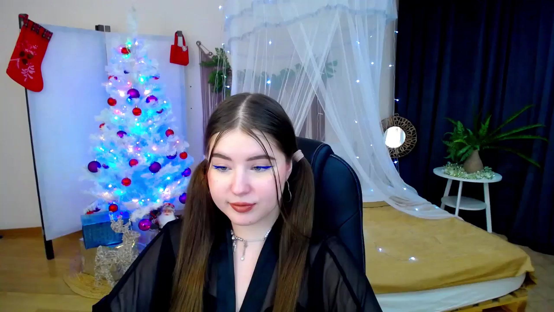 Gallery image thumbnail from AdmireMyEyes's myfreecams stream on, 12/08/2024, 22:46 image 4 of 20