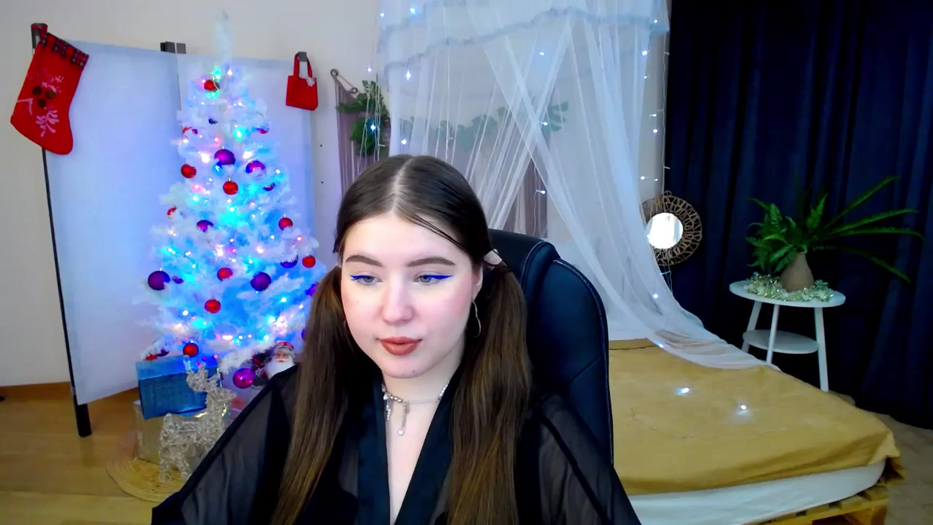 Gallery image thumbnail from AdmireMyEyes's myfreecams stream on, 12/08/2024, 22:46 image 3 of 20