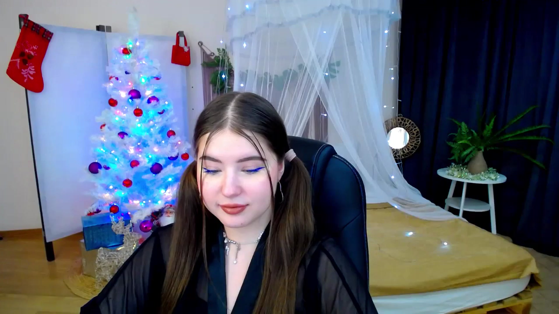 Gallery image thumbnail from AdmireMyEyes's myfreecams stream on, 12/08/2024, 22:46 image 2 of 20