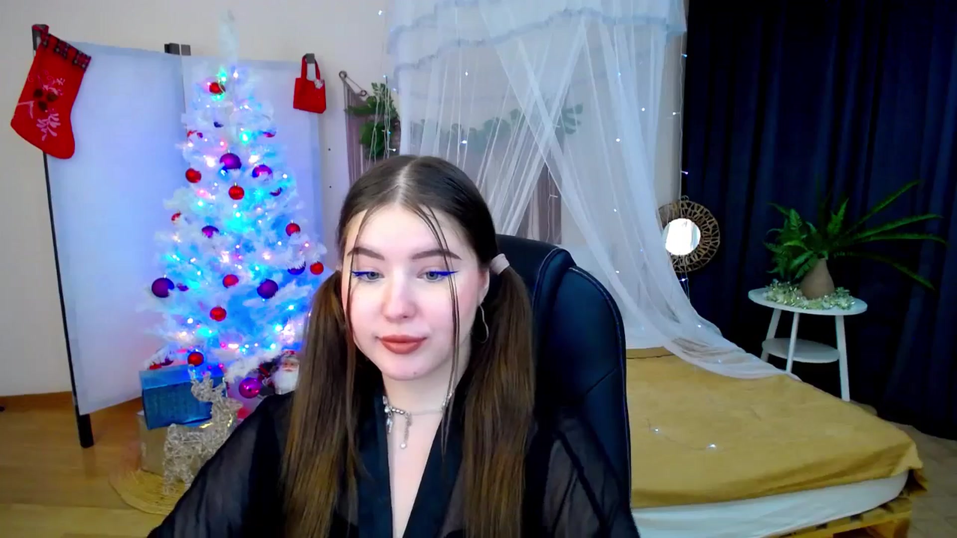 Gallery image thumbnail from AdmireMyEyes's myfreecams stream on, 12/08/2024, 22:46 image 7 of 20