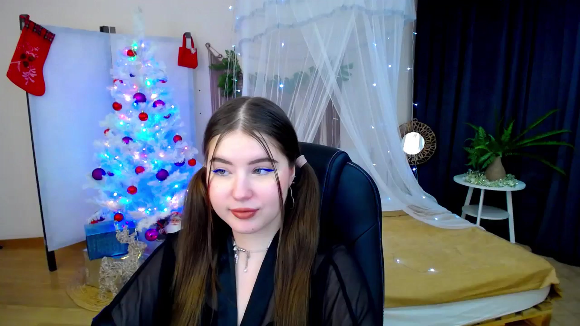 Gallery image thumbnail from AdmireMyEyes's myfreecams stream on, 12/08/2024, 22:46 image 8 of 20
