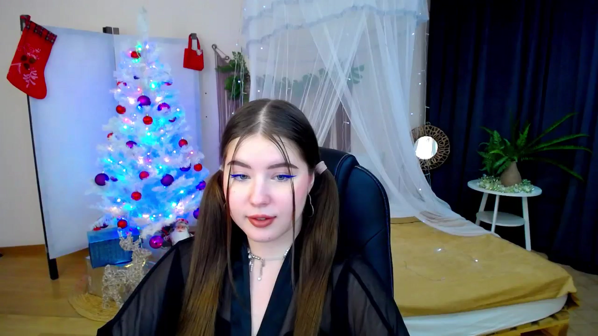 Gallery image thumbnail from AdmireMyEyes's myfreecams stream on, 12/08/2024, 22:46 image 5 of 20