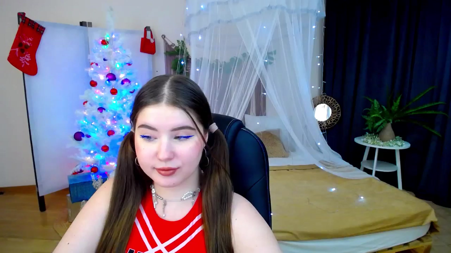 Gallery image thumbnail from AdmireMyEyes's myfreecams stream on, 12/08/2024, 23:10 image 13 of 20