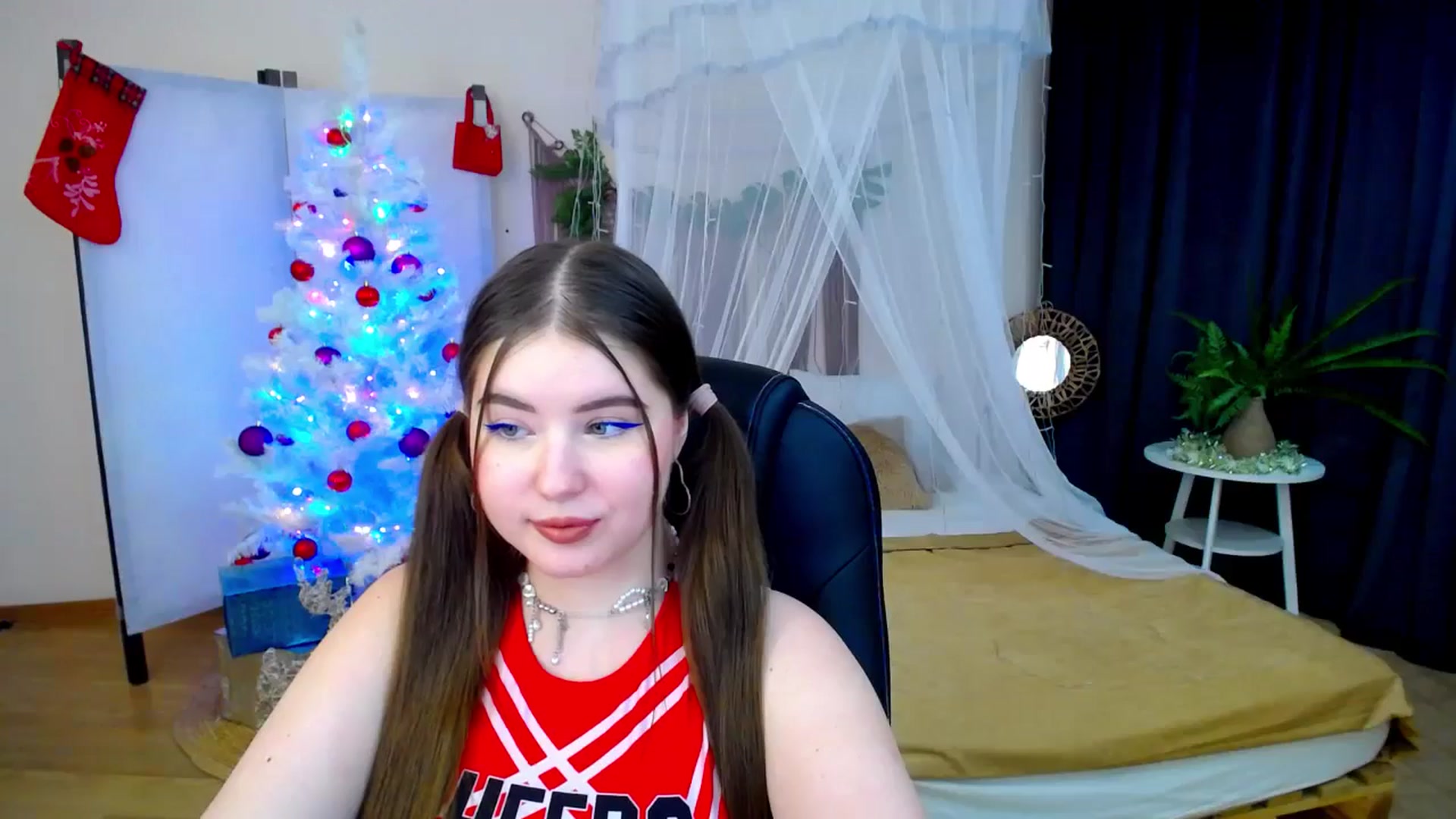 Gallery image thumbnail from AdmireMyEyes's myfreecams stream on, 12/08/2024, 23:10 image 5 of 20