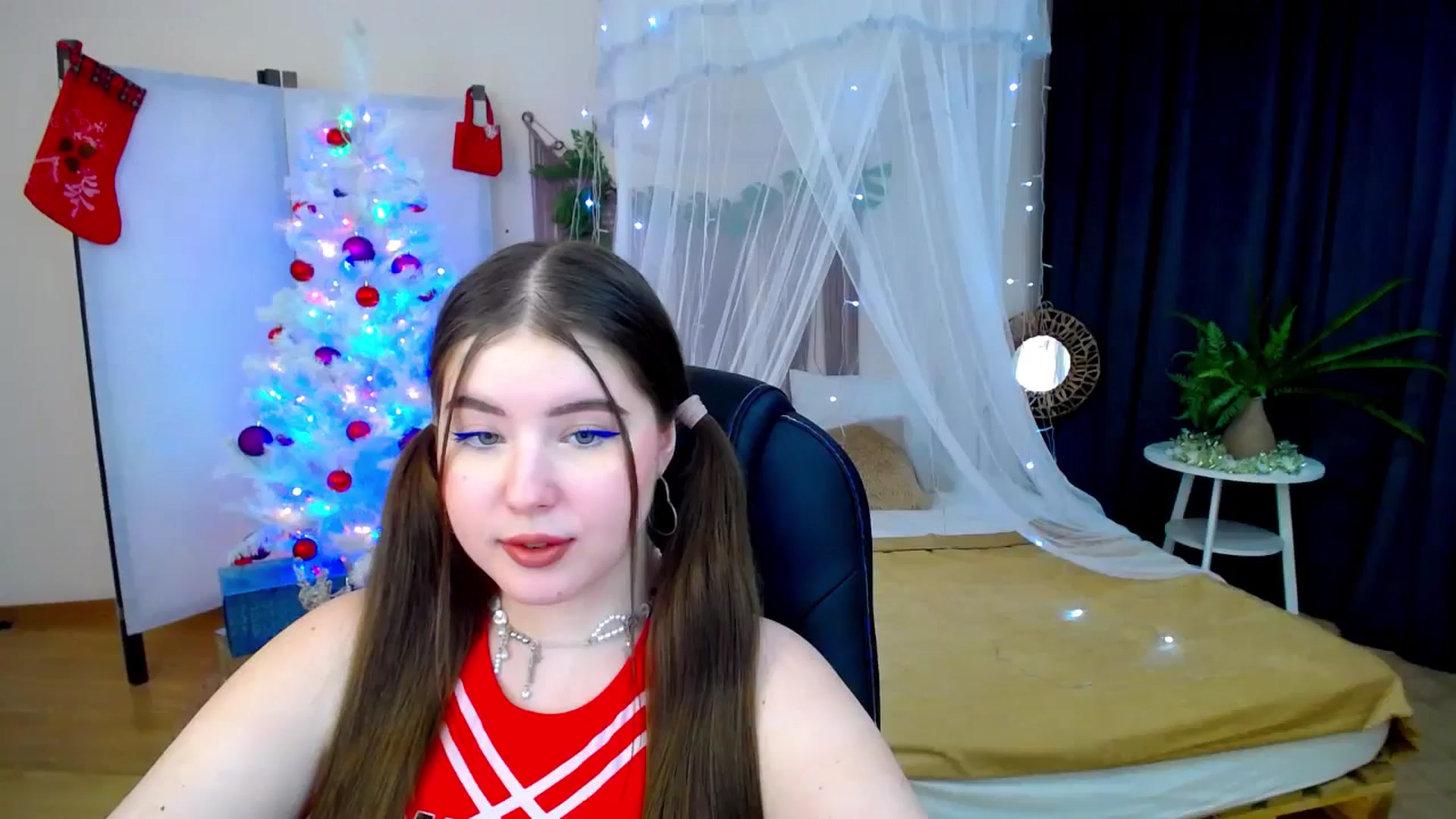 Gallery image thumbnail from AdmireMyEyes's myfreecams stream on, 12/08/2024, 23:10 image 7 of 20