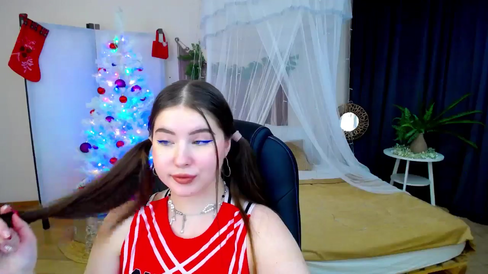 Gallery image thumbnail from AdmireMyEyes's myfreecams stream on, 12/08/2024, 23:10 image 14 of 20