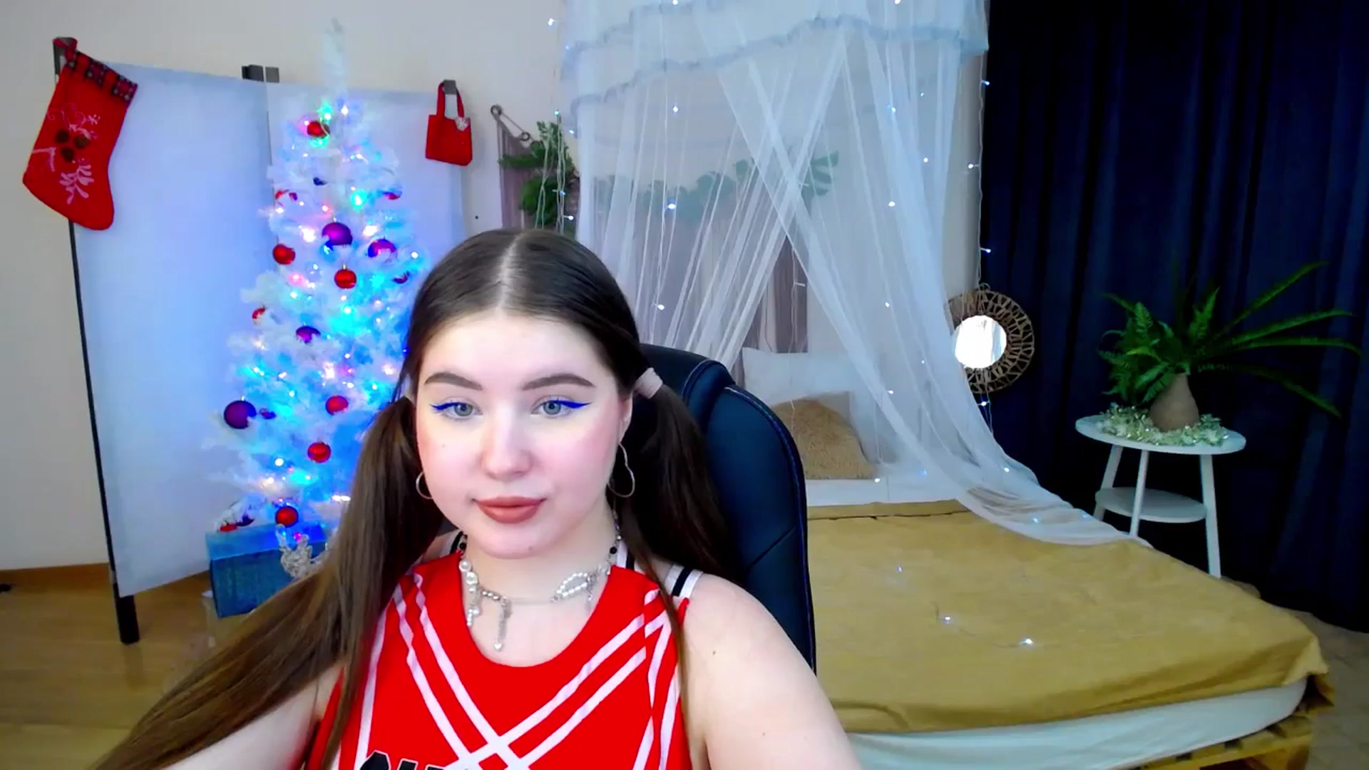 Gallery image thumbnail from AdmireMyEyes's myfreecams stream on, 12/08/2024, 23:10 image 17 of 20