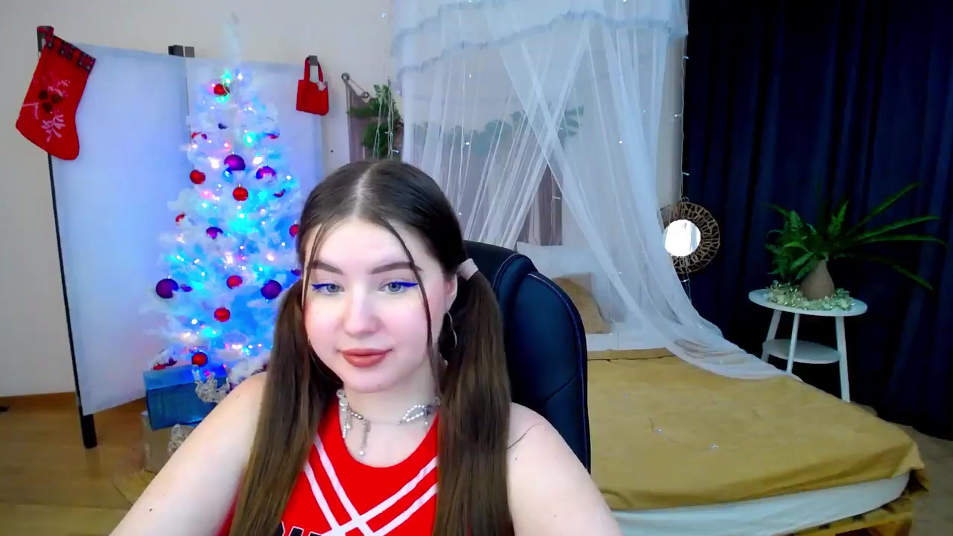 Gallery image thumbnail from AdmireMyEyes's myfreecams stream on, 12/08/2024, 23:10 image 11 of 20