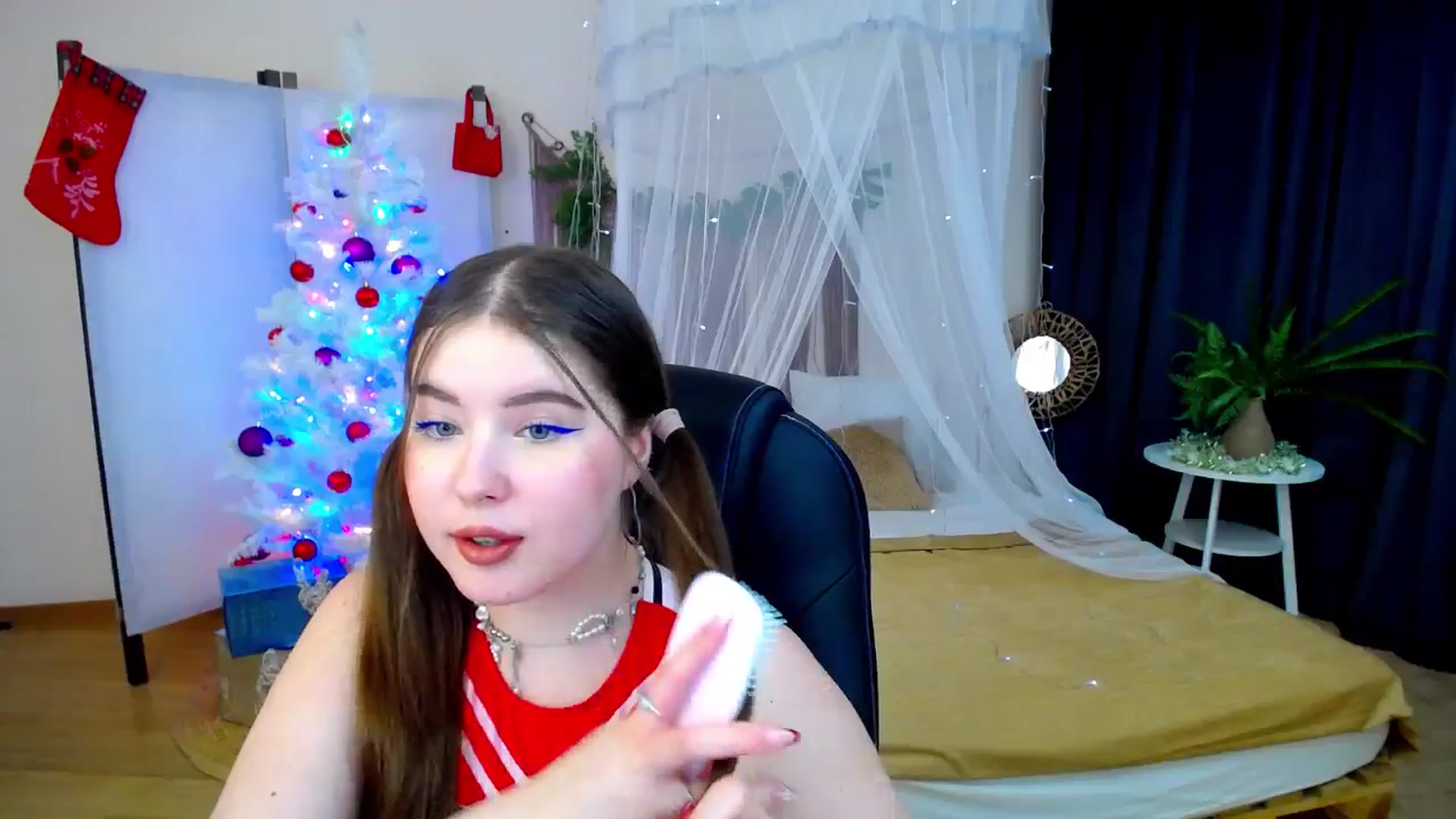 Gallery image thumbnail from AdmireMyEyes's myfreecams stream on, 12/08/2024, 23:10 image 18 of 20