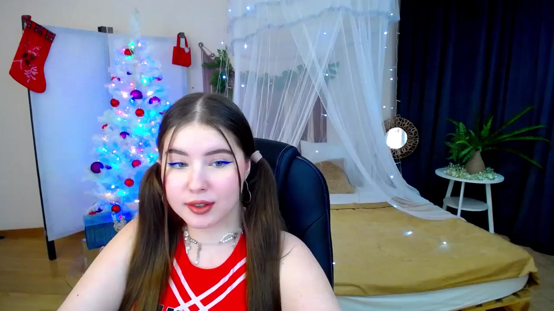Gallery image thumbnail from AdmireMyEyes's myfreecams stream on, 12/08/2024, 23:10 image 19 of 20