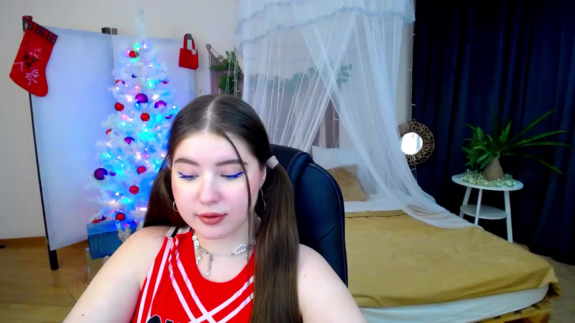Gallery image thumbnail from AdmireMyEyes's myfreecams stream on, 12/08/2024, 23:10 image 9 of 20
