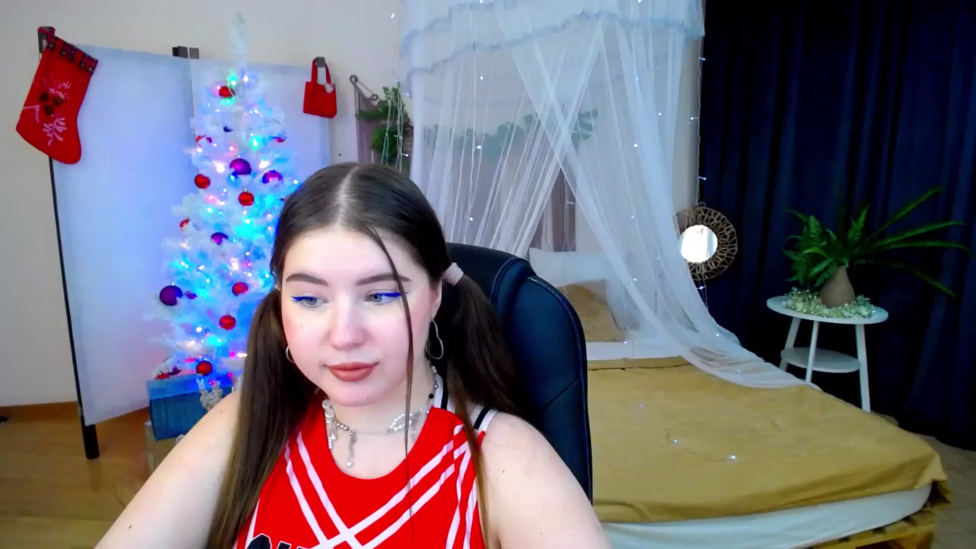 Gallery image thumbnail from AdmireMyEyes's myfreecams stream on, 12/08/2024, 23:10 image 15 of 20