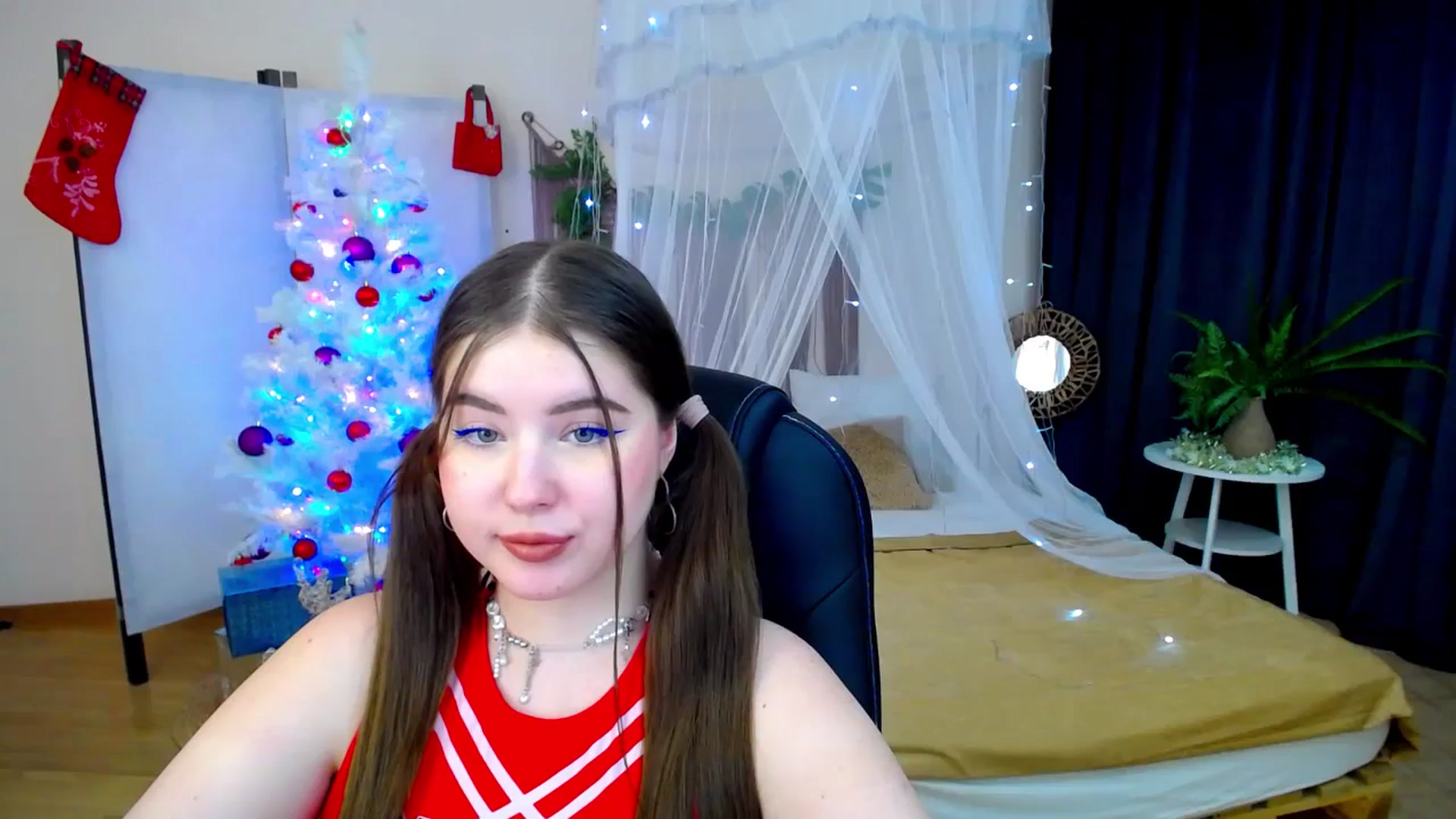 Gallery image thumbnail from AdmireMyEyes's myfreecams stream on, 12/08/2024, 23:10 image 10 of 20