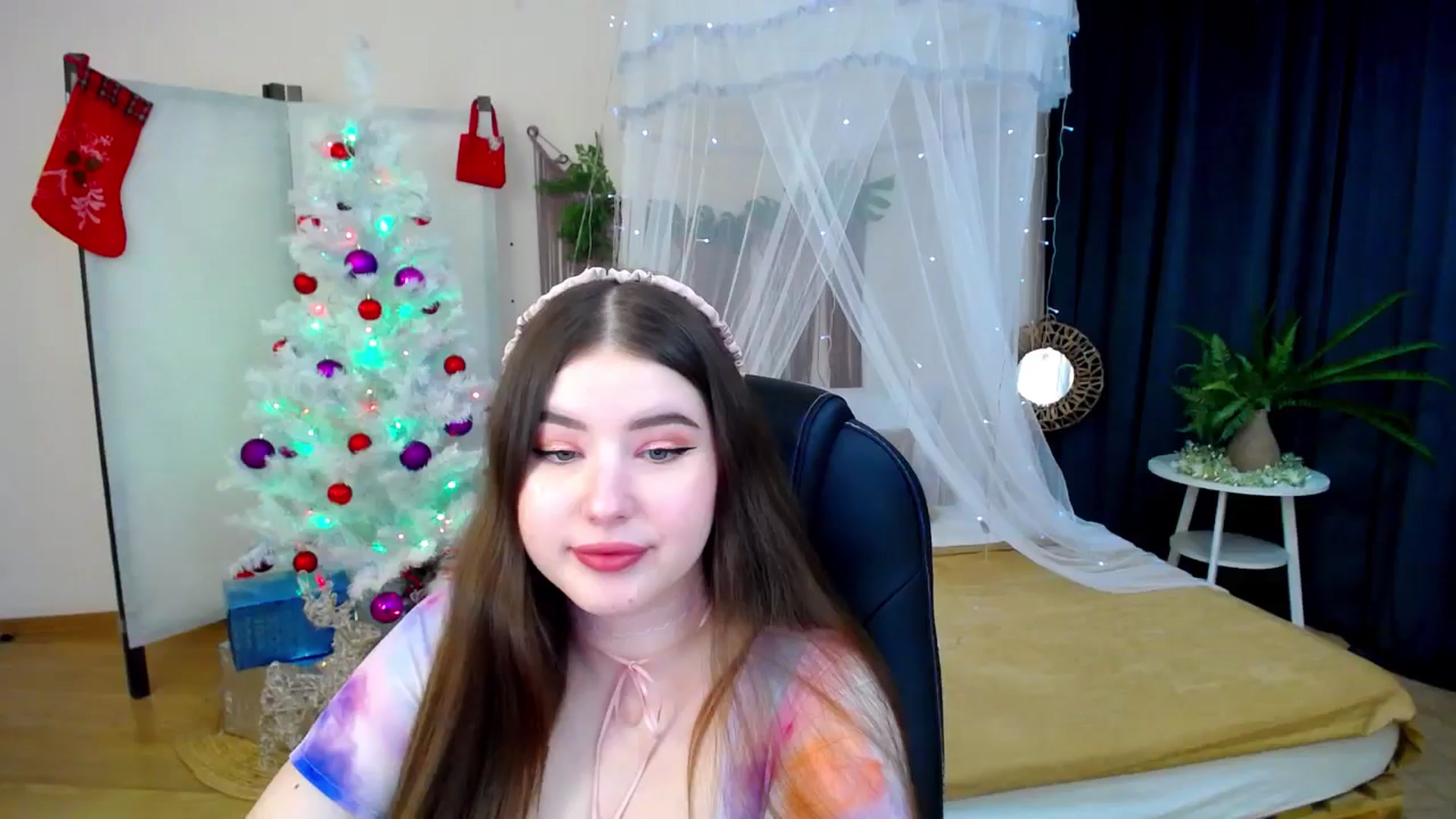 Gallery image thumbnail from AdmireMyEyes's myfreecams stream on, 12/09/2024, 19:46 image 6 of 20