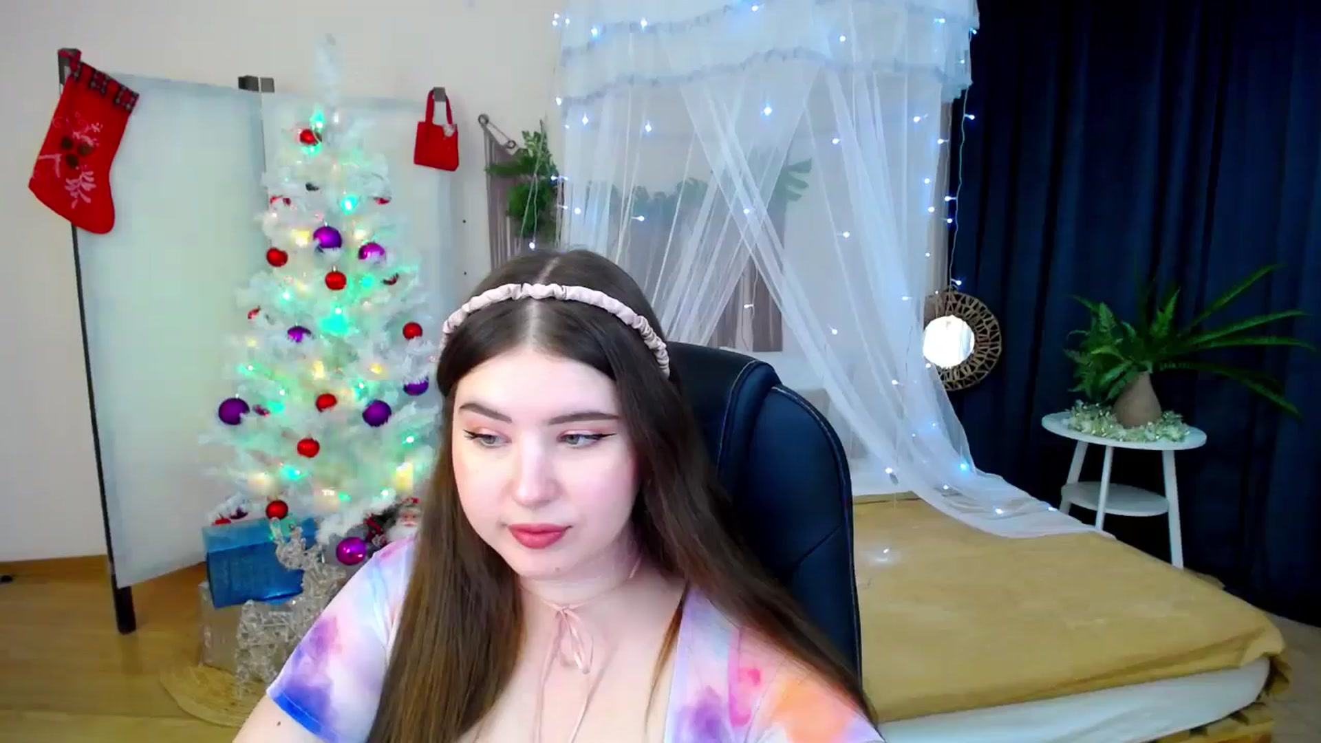 Gallery image thumbnail from AdmireMyEyes's myfreecams stream on, 12/09/2024, 19:46 image 18 of 20