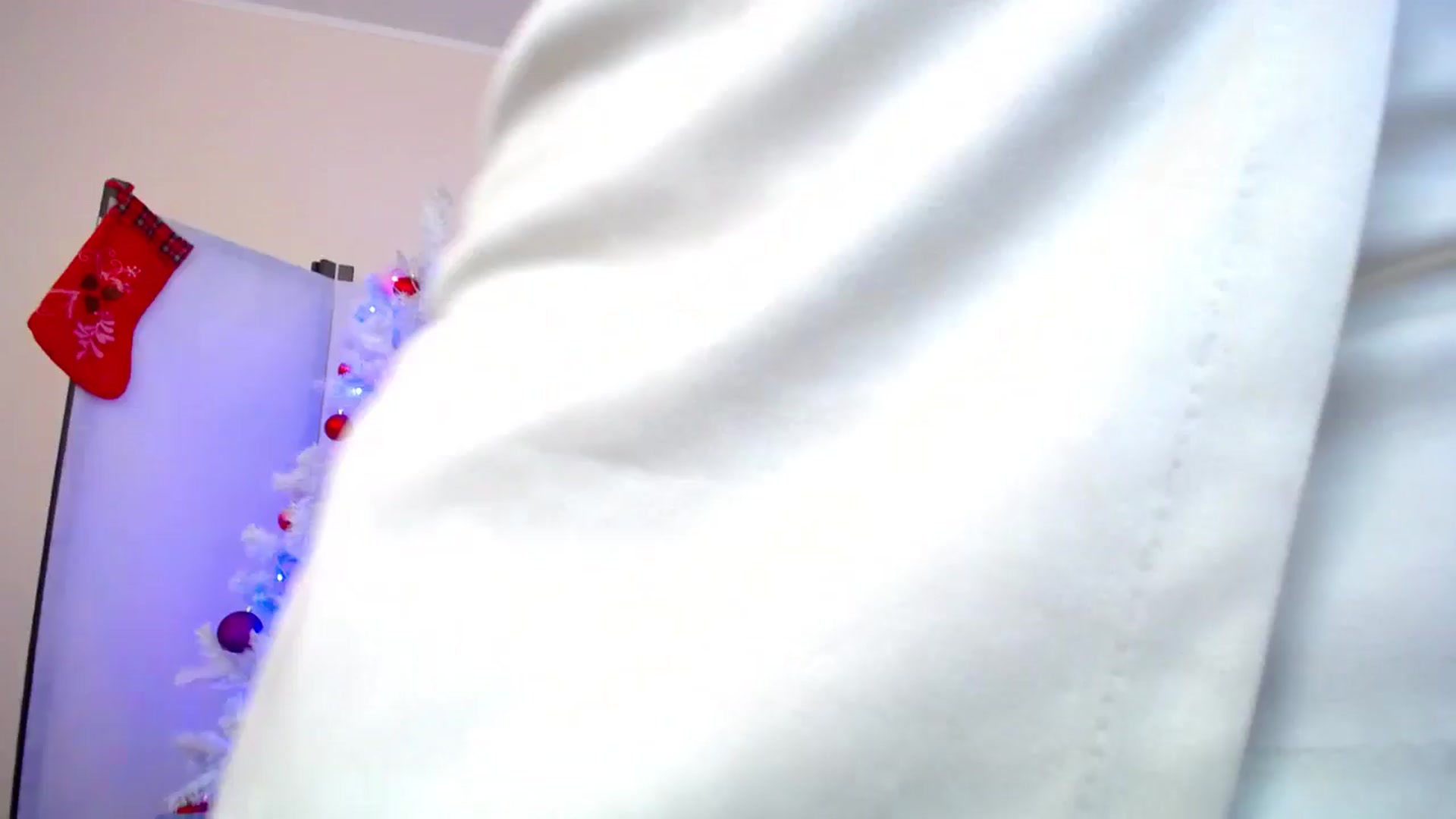 Gallery image thumbnail from AdmireMyEyes's myfreecams stream on, 12/09/2024, 21:47 image 16 of 20