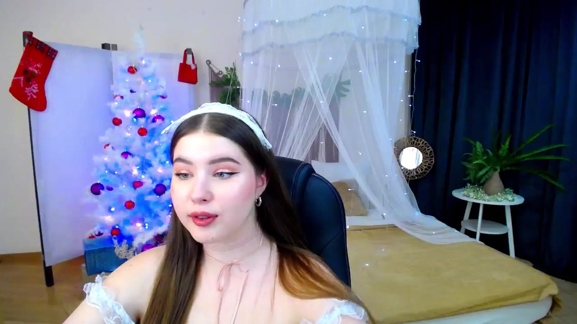 Gallery image thumbnail from AdmireMyEyes's myfreecams stream on, 12/09/2024, 21:47 image 18 of 20