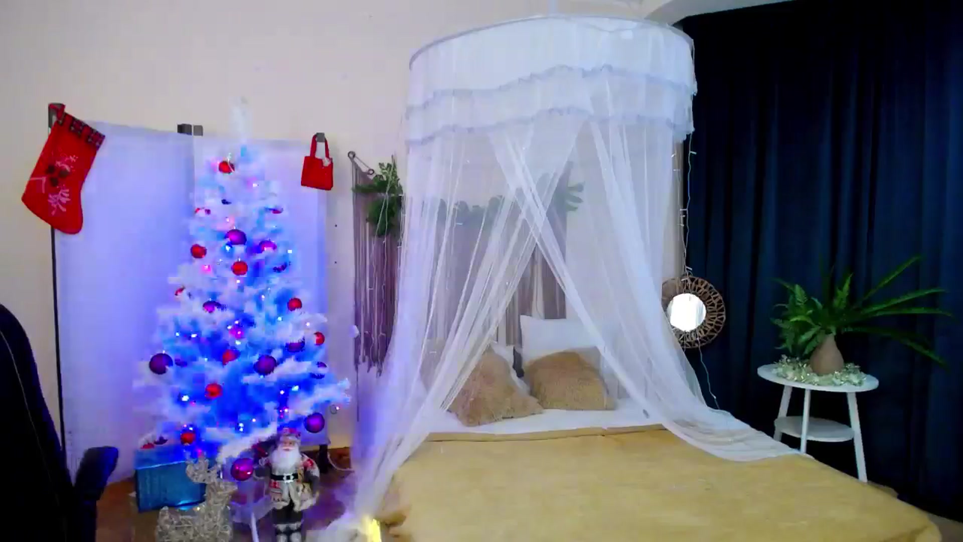Gallery image thumbnail from AdmireMyEyes's myfreecams stream on, 12/10/2024, 24:50 image 6 of 20