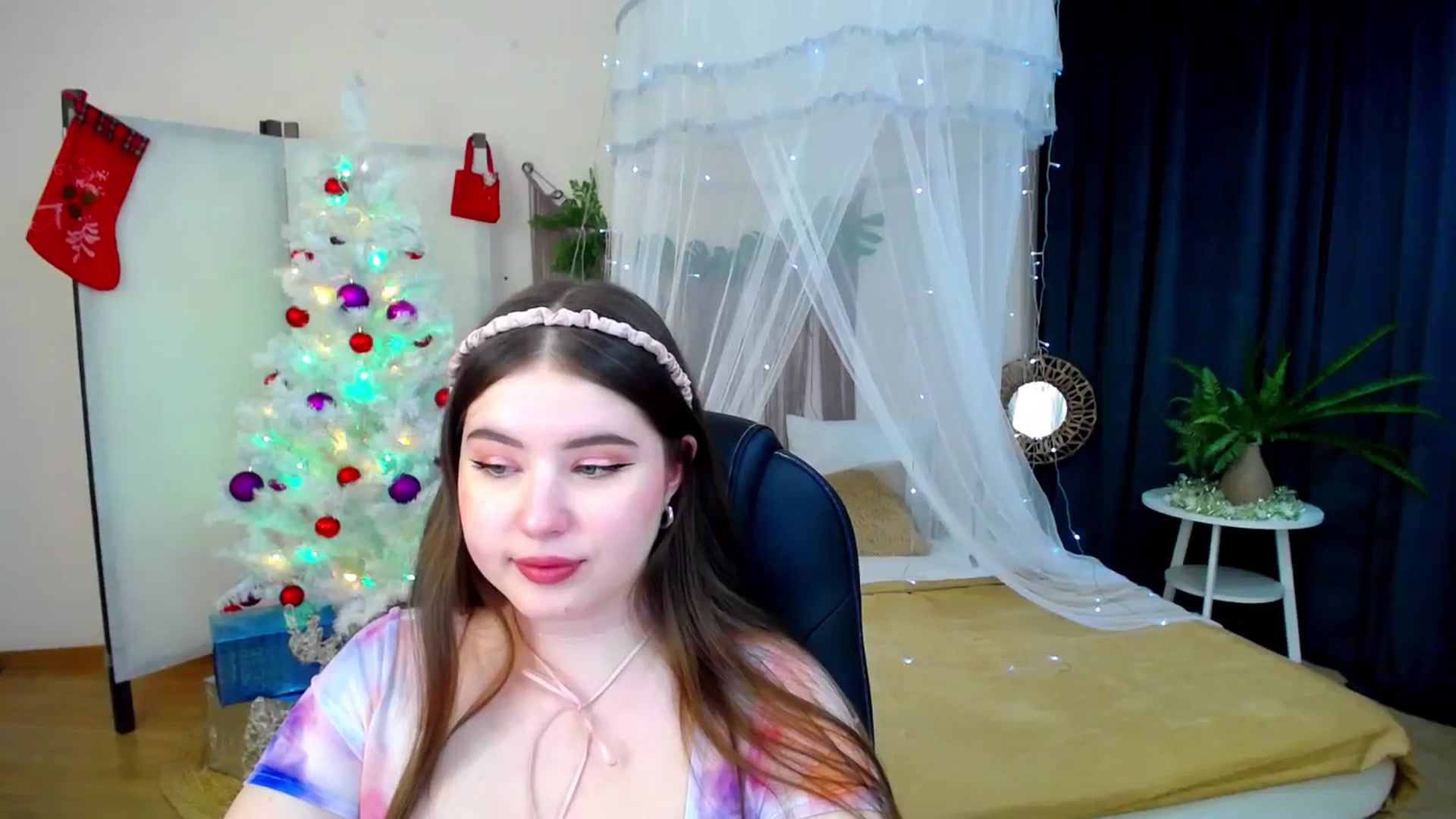 Gallery image thumbnail from AdmireMyEyes's myfreecams stream on, 12/10/2024, 24:50 image 8 of 20