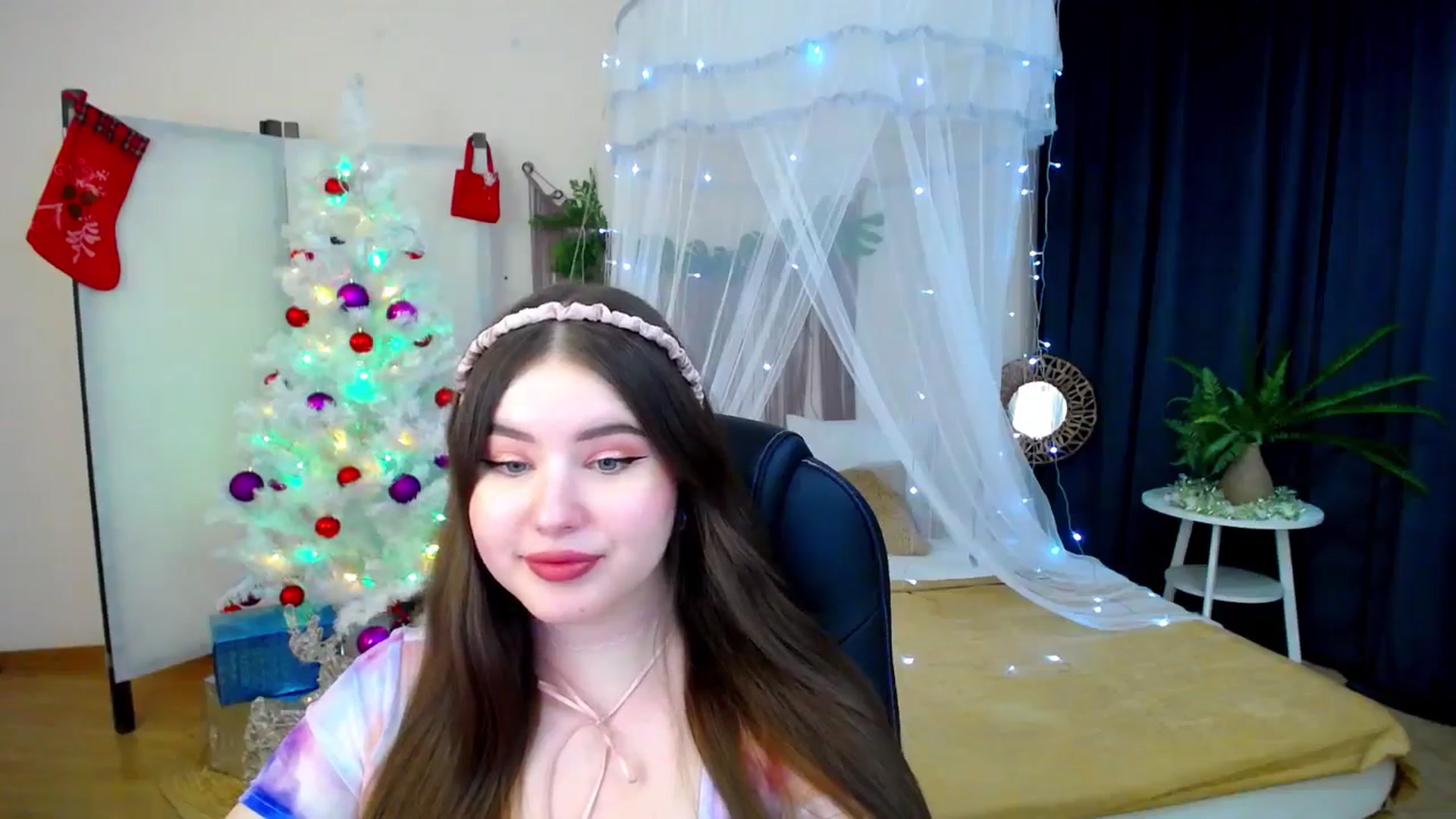 Gallery image thumbnail from AdmireMyEyes's myfreecams stream on, 12/10/2024, 24:50 image 10 of 20