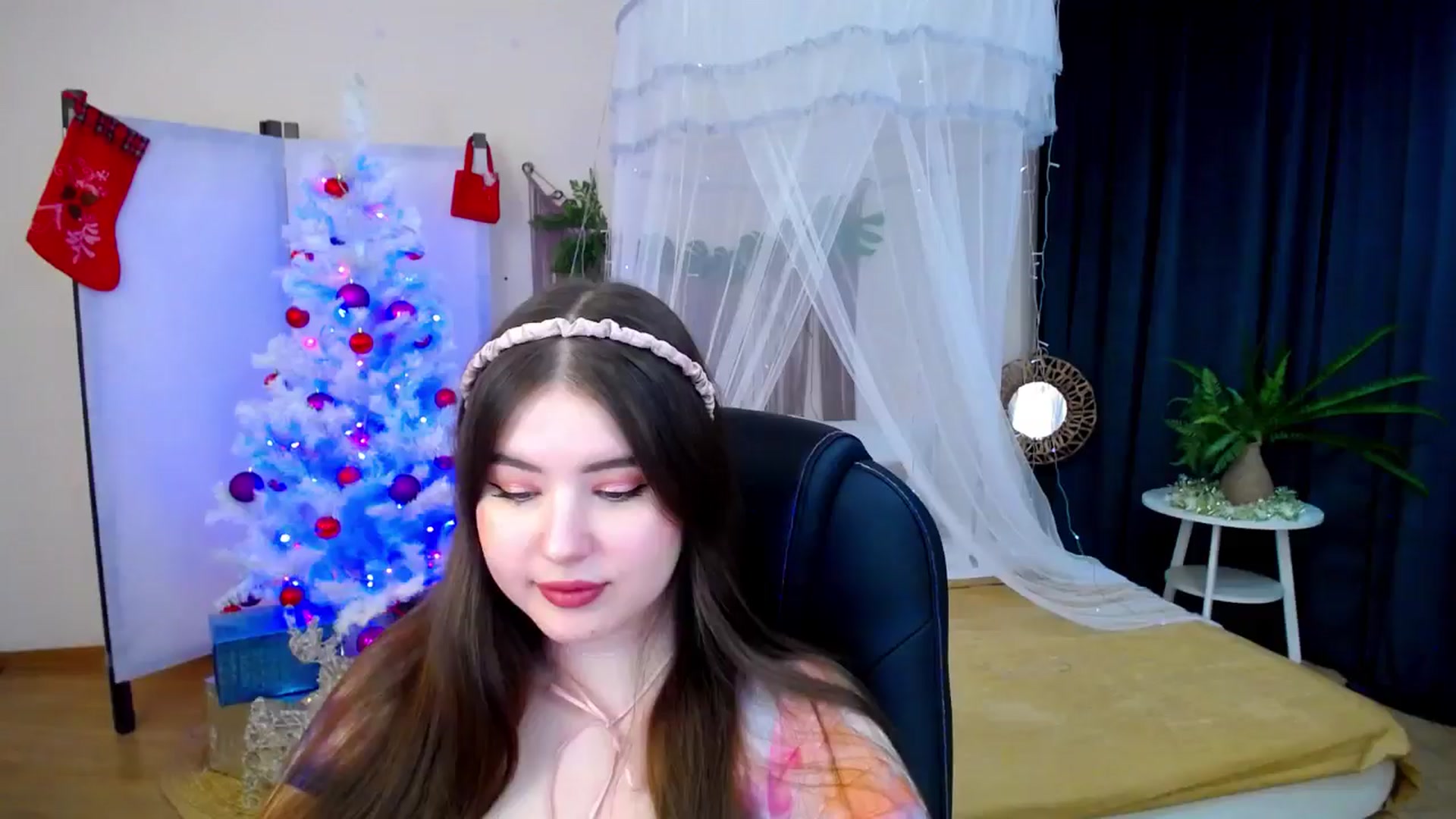 Gallery image thumbnail from AdmireMyEyes's myfreecams stream on, 12/10/2024, 24:50 image 15 of 20