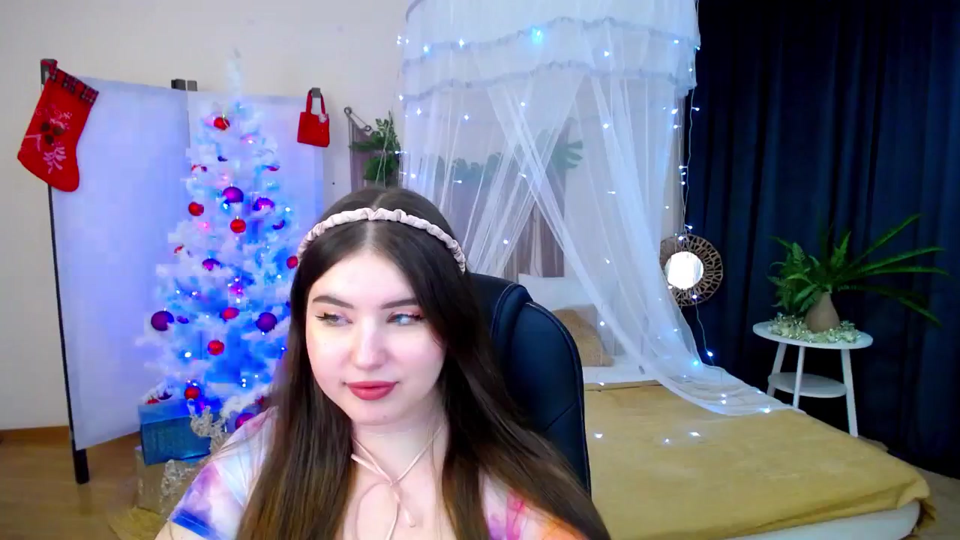 Gallery image thumbnail from AdmireMyEyes's myfreecams stream on, 12/10/2024, 24:50 image 13 of 20