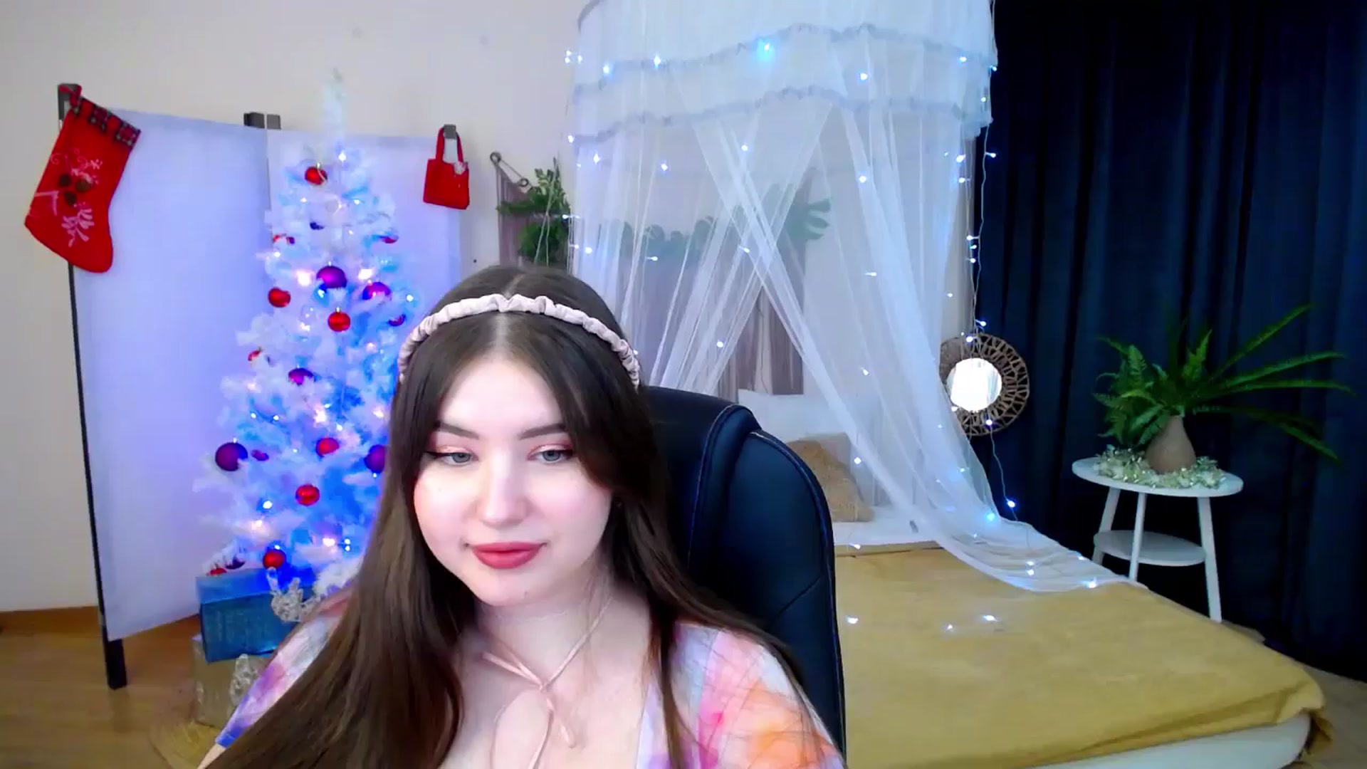 Gallery image thumbnail from AdmireMyEyes's myfreecams stream on, 12/10/2024, 24:50 image 19 of 20