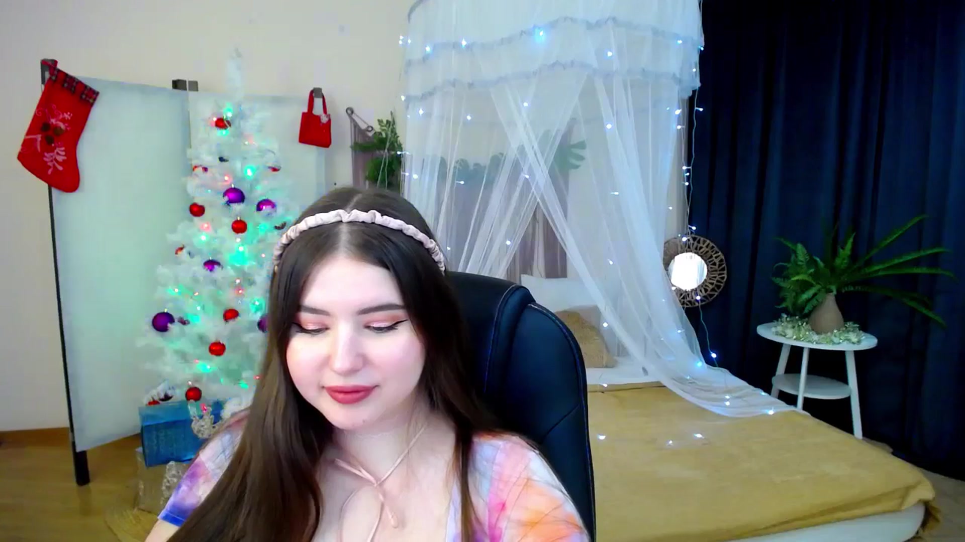 Gallery image thumbnail from AdmireMyEyes's myfreecams stream on, 12/10/2024, 24:50 image 20 of 20