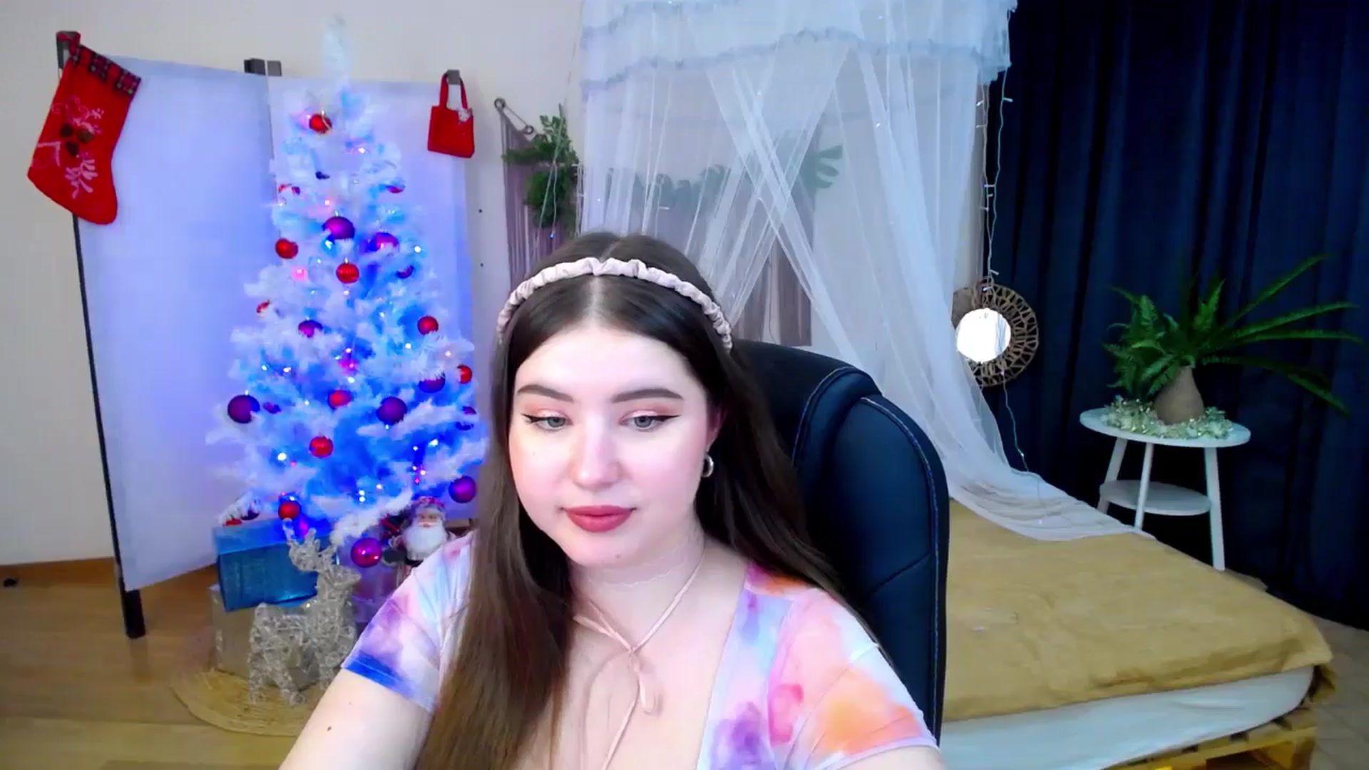 Gallery image thumbnail from AdmireMyEyes's myfreecams stream on, 12/10/2024, 01:40 image 6 of 20